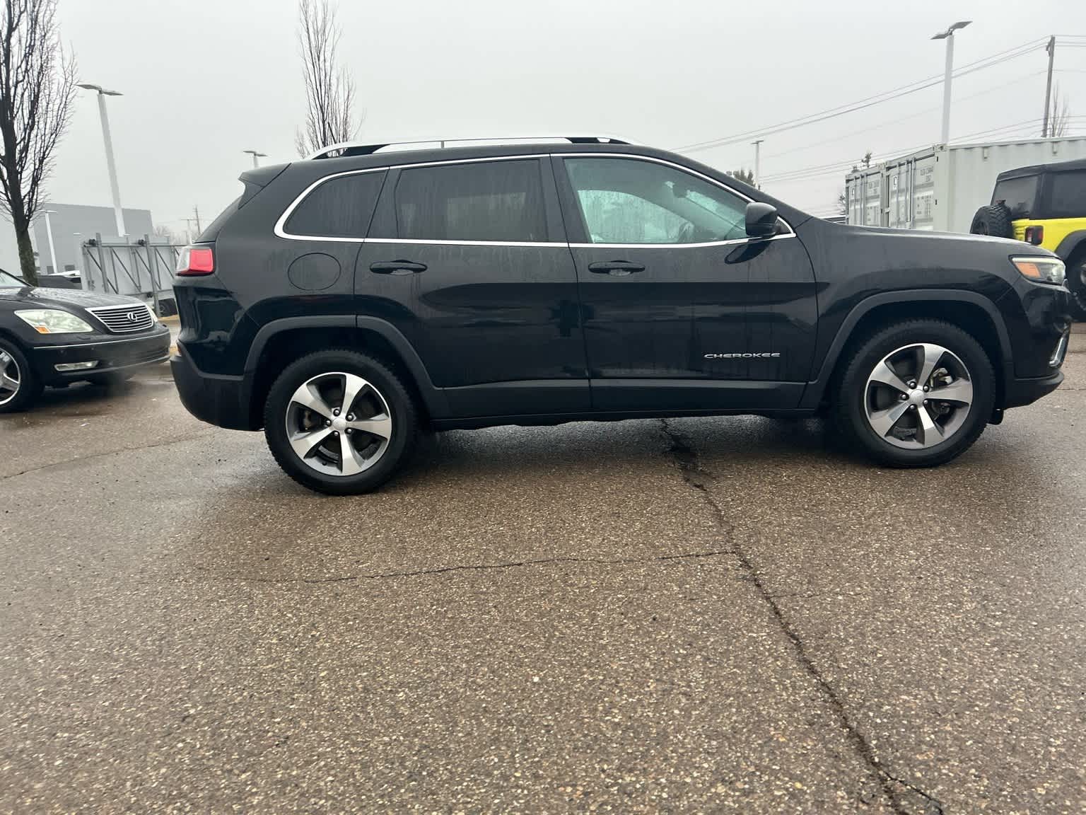 Thumbnail: 2021 Jeep Cherokee - 15