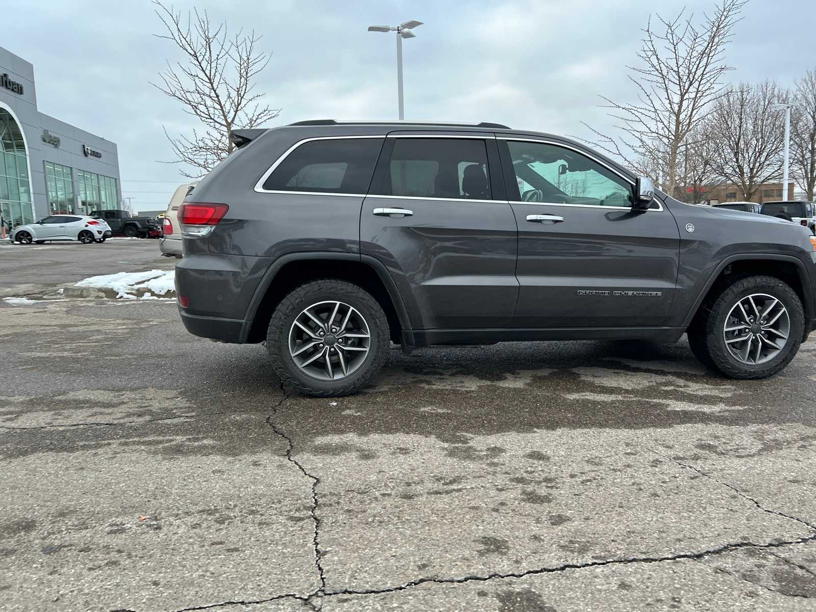 Thumbnail: 2020 Jeep Grand Cherokee - 13