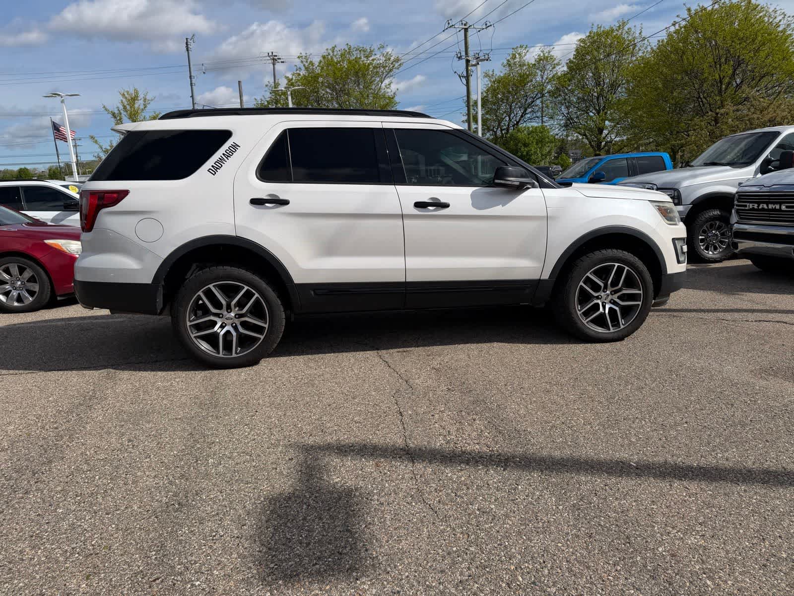 Thumbnail: 2016 Ford Explorer - 16