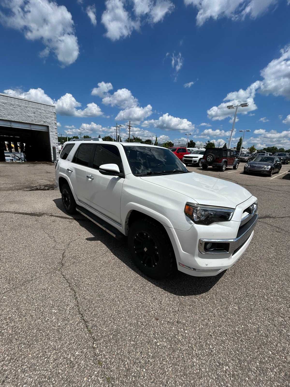 Thumbnail: 2014 Toyota 4Runner - 11