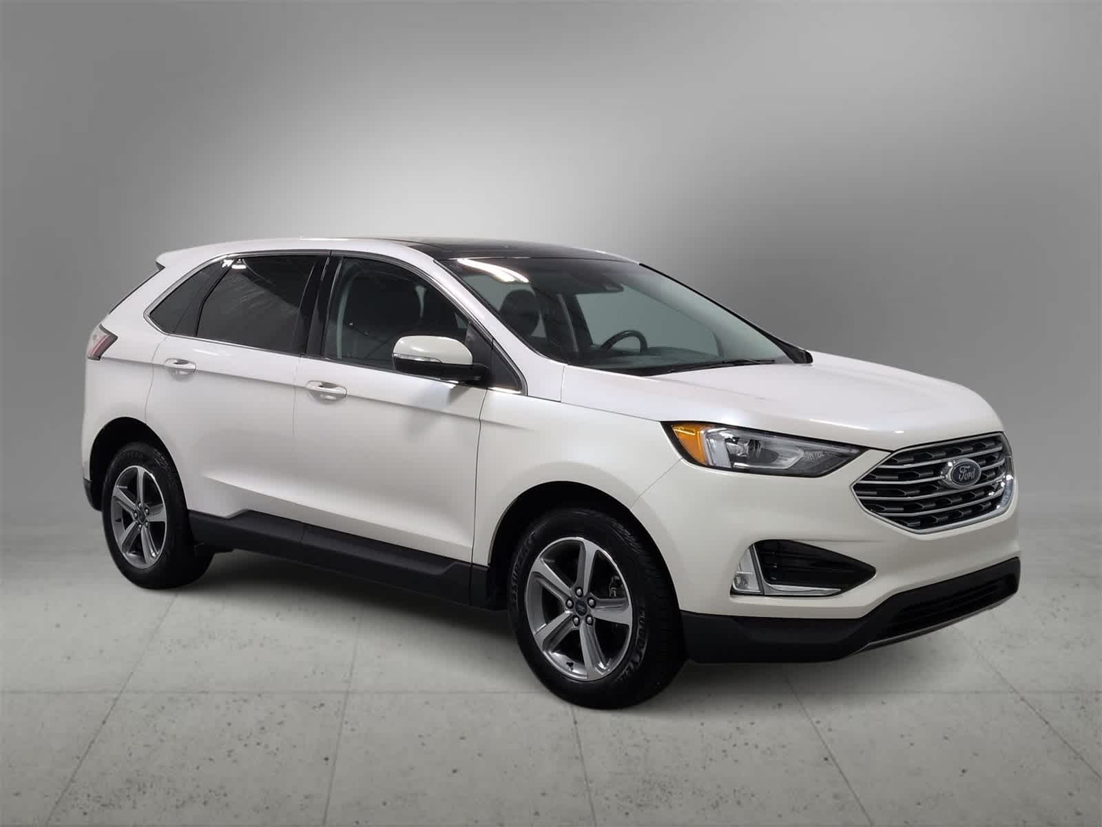 2019 Ford Edge SEL photo 2