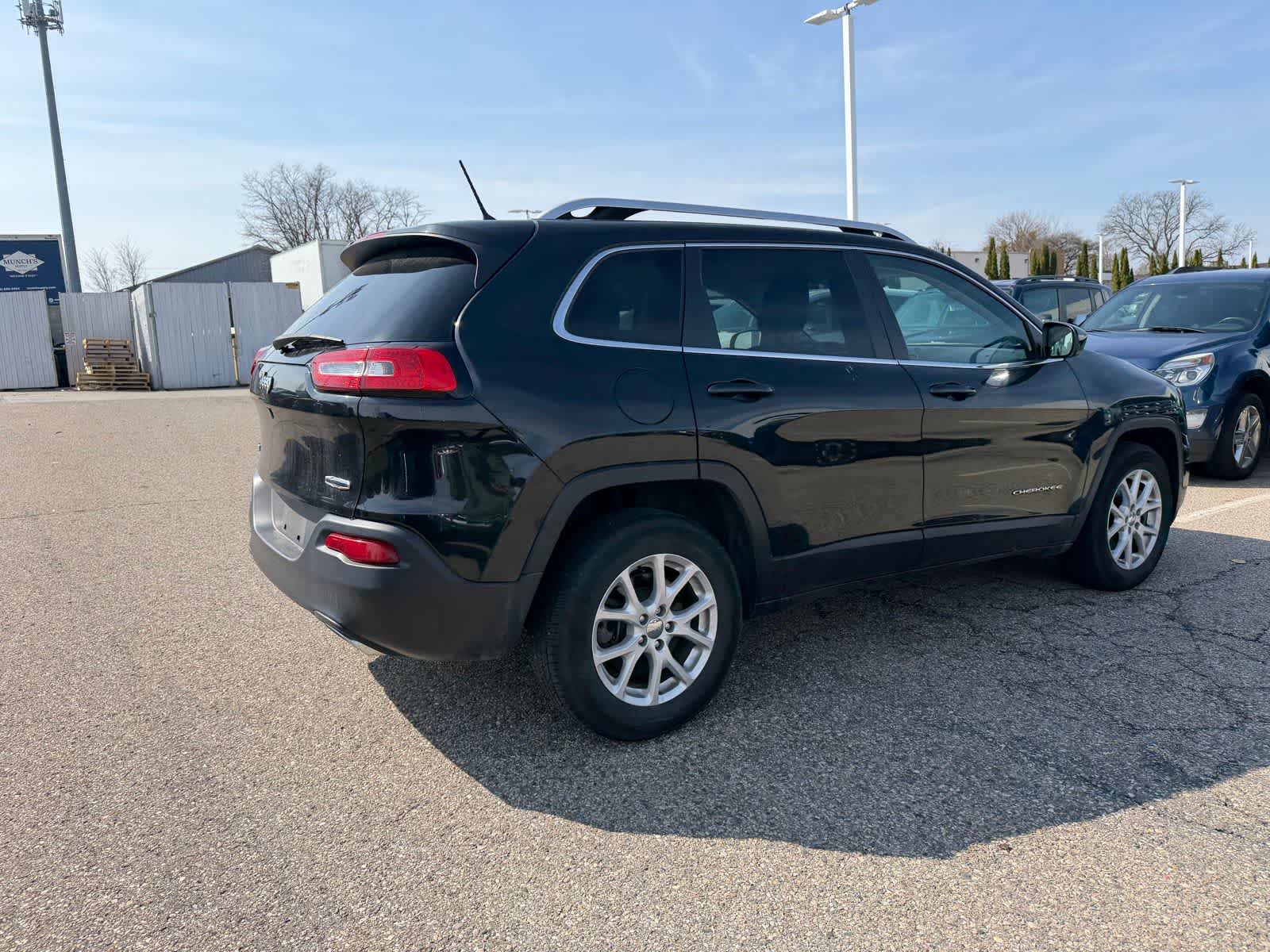 Thumbnail: 2015 Jeep Cherokee - 21