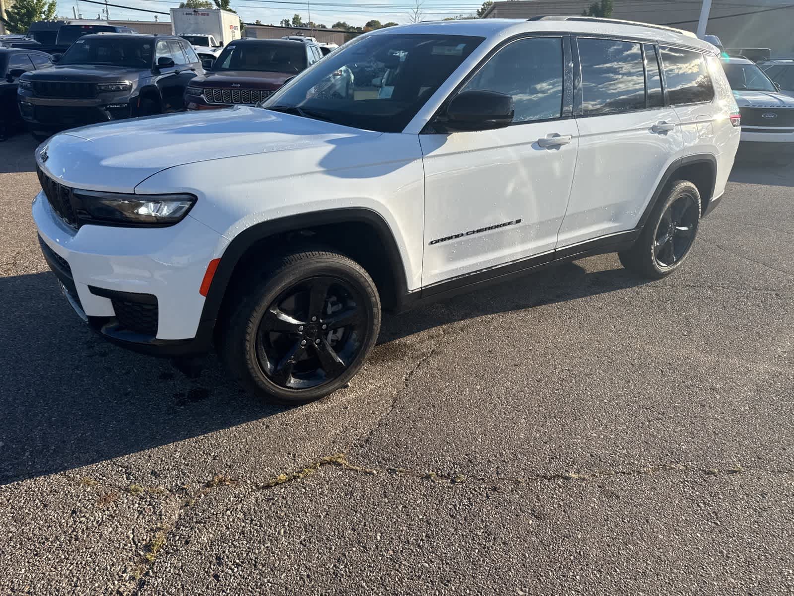 Thumbnail: 2023 Jeep Grand Cherokee L - 25