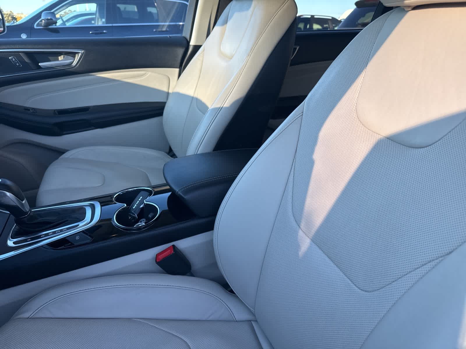 Thumbnail: 2016 Ford Edge - 24