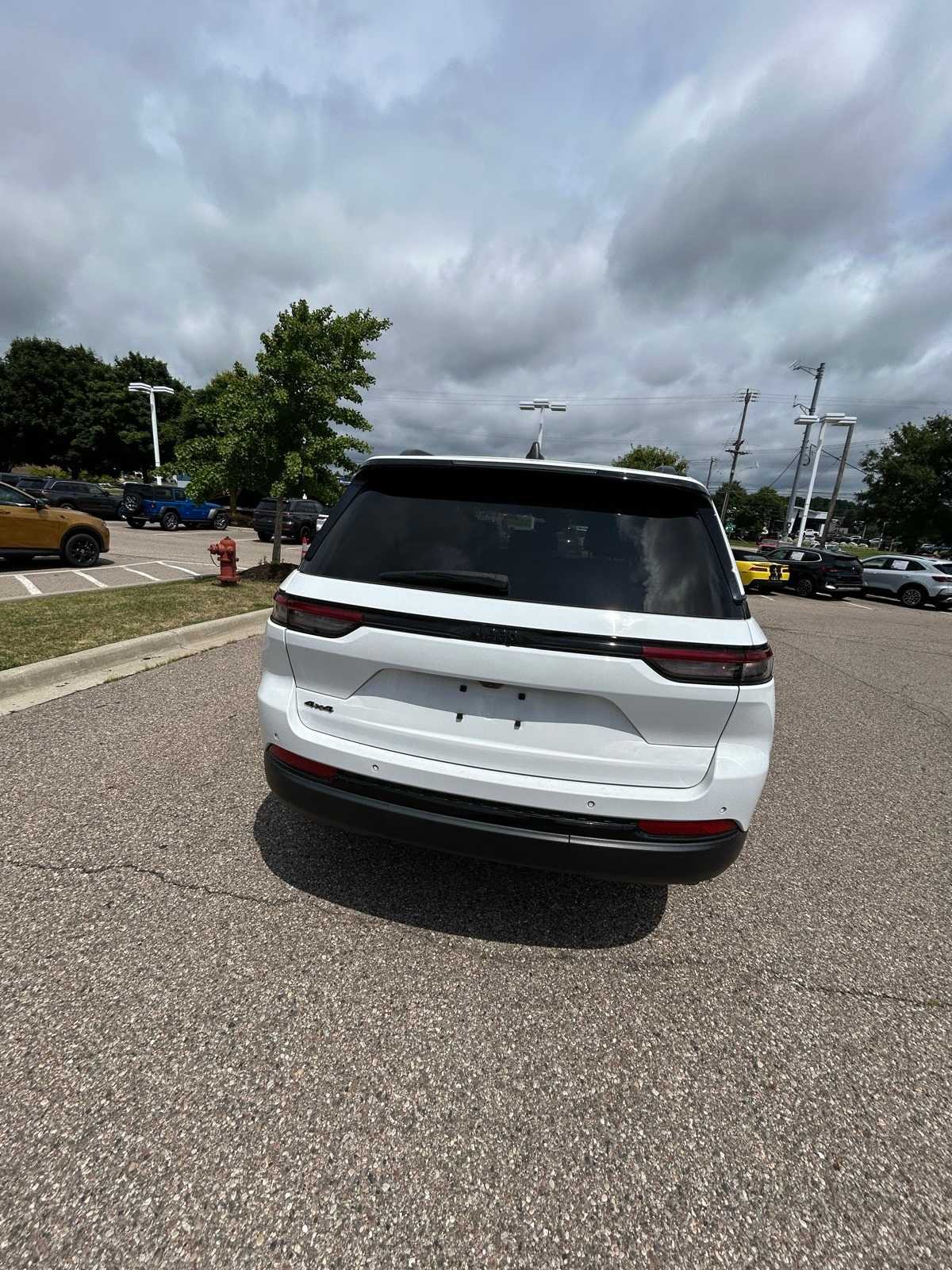 Thumbnail: 2023 Jeep Grand Cherokee - 21