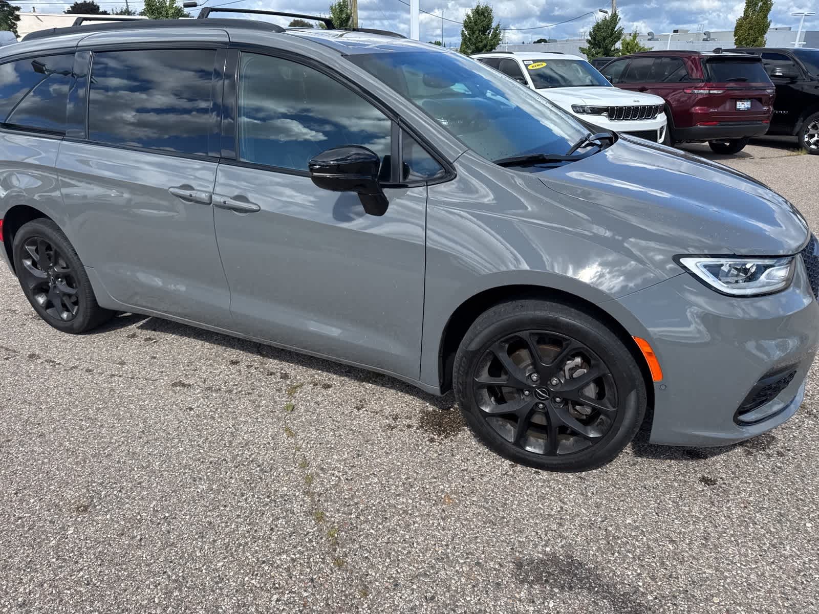Thumbnail: 2023 Chrysler Pacifica - 10