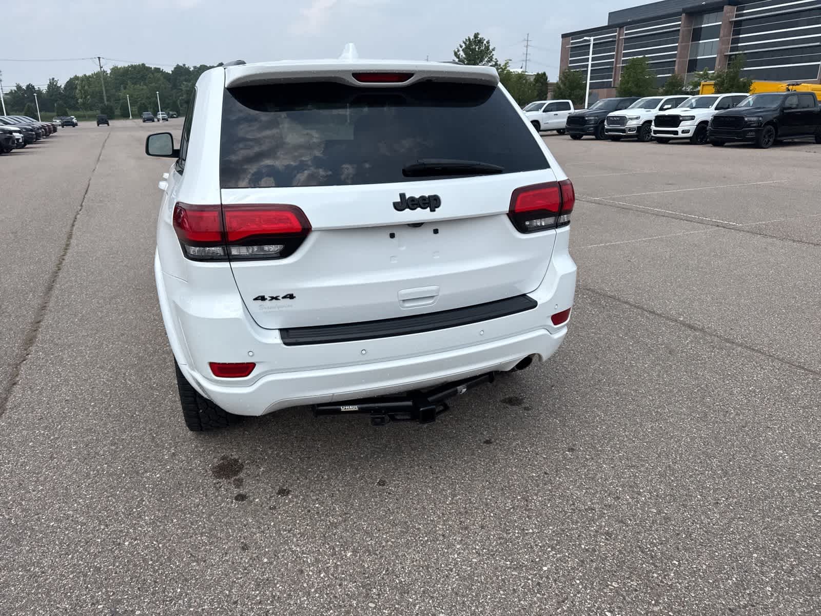 Thumbnail: 2021 Jeep Grand Cherokee - 21