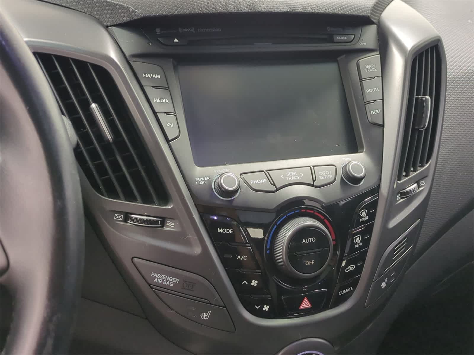 Thumbnail: 2015 Hyundai Veloster - 30