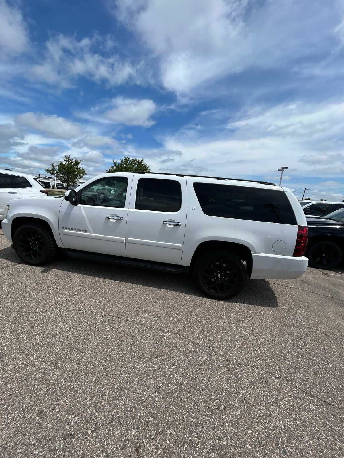 Thumbnail: 2008 Chevrolet Suburban - 27