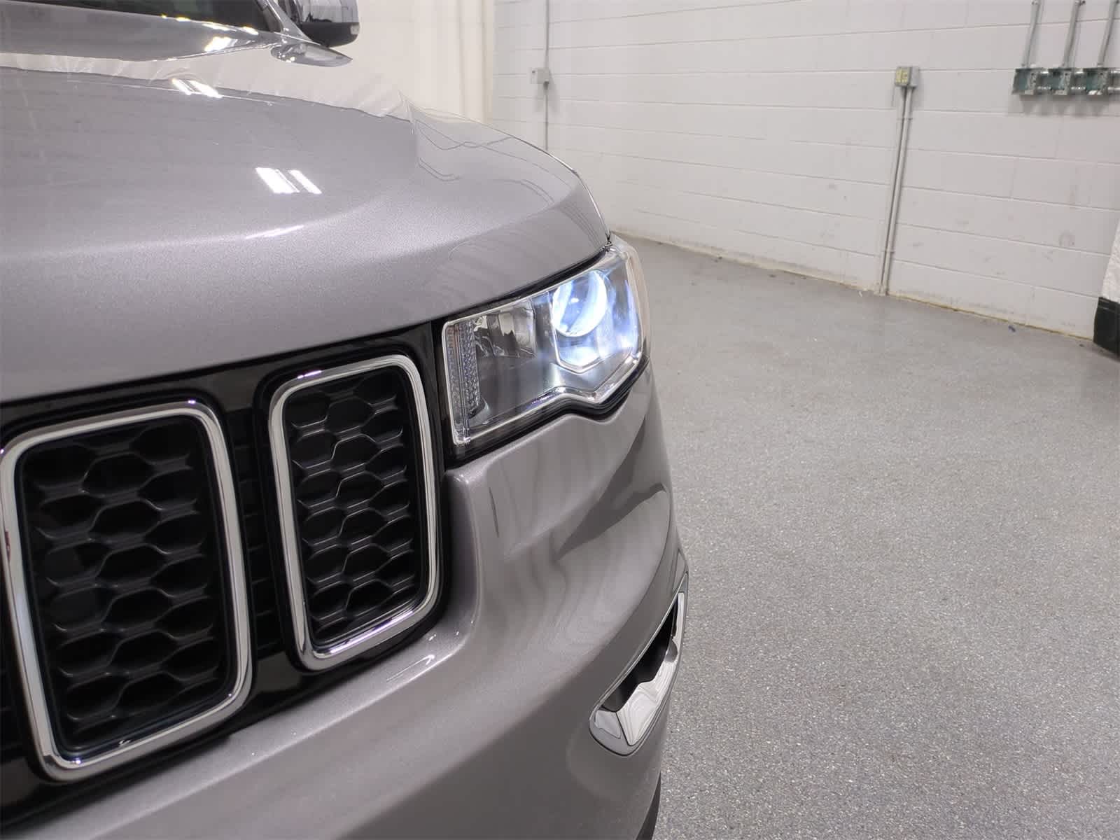 Thumbnail: 2021 Jeep Grand Cherokee - 11