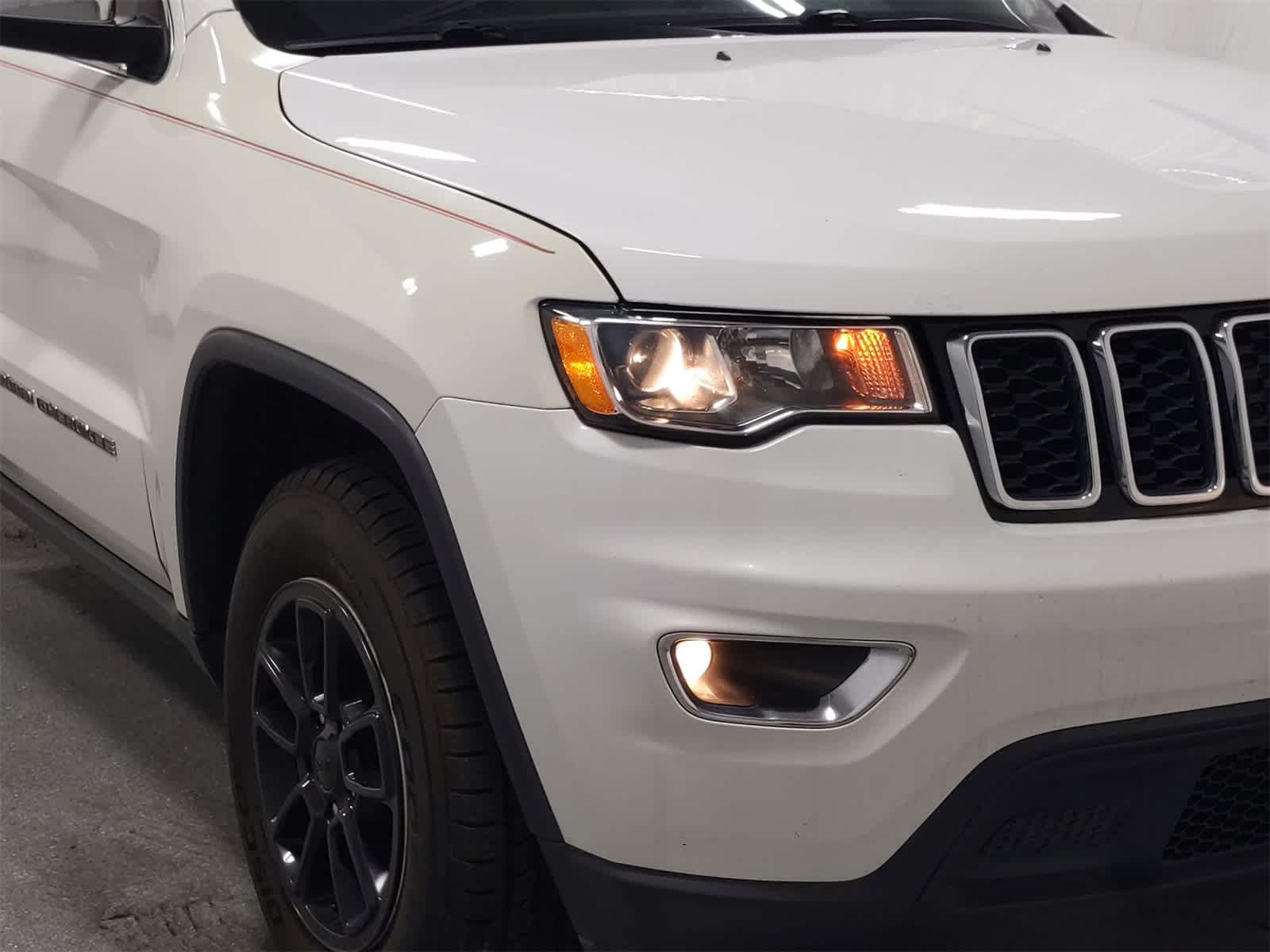 Thumbnail: 2019 Jeep Grand Cherokee - 18