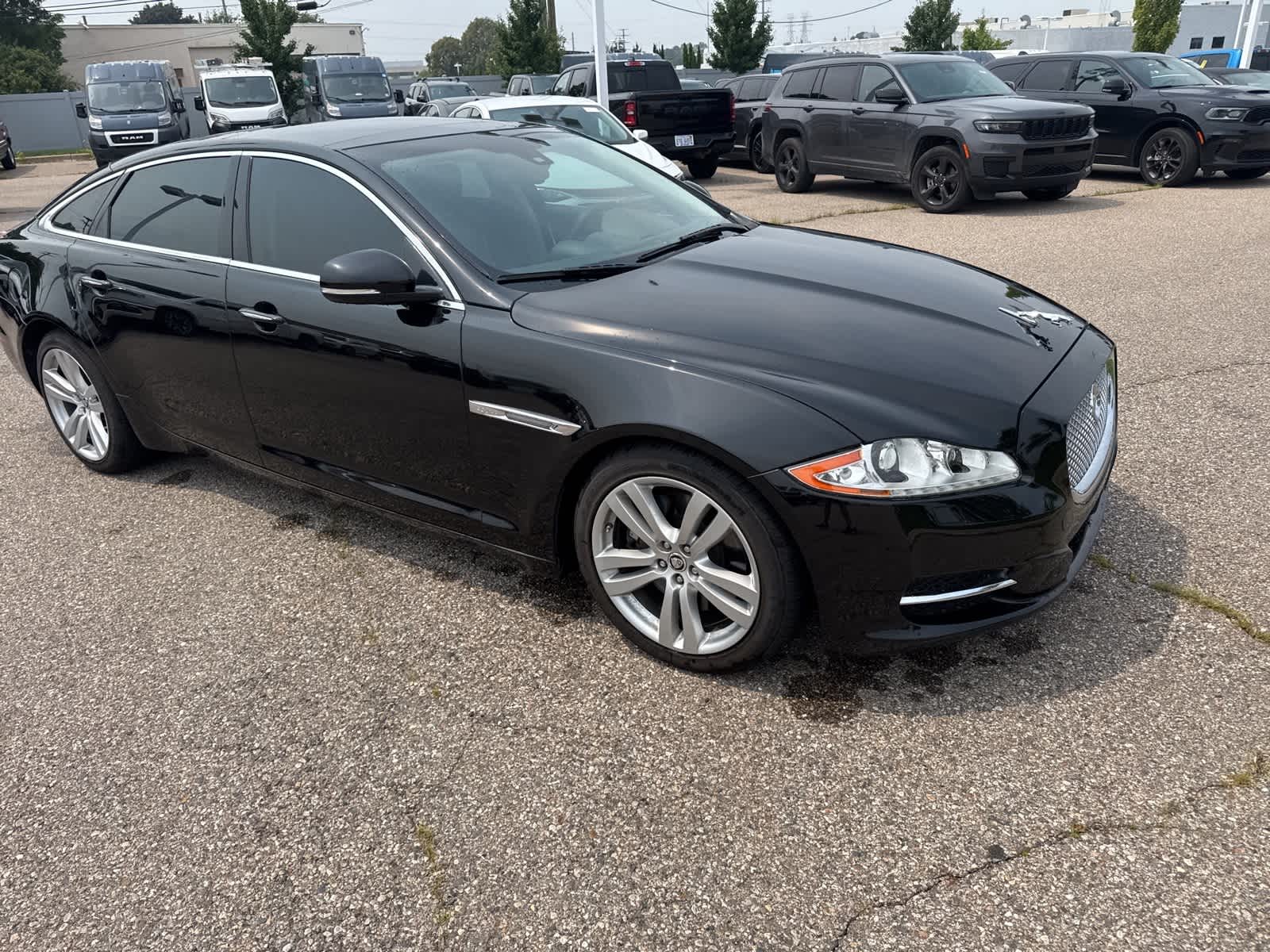Thumbnail: 2011 Jaguar XJ - 8