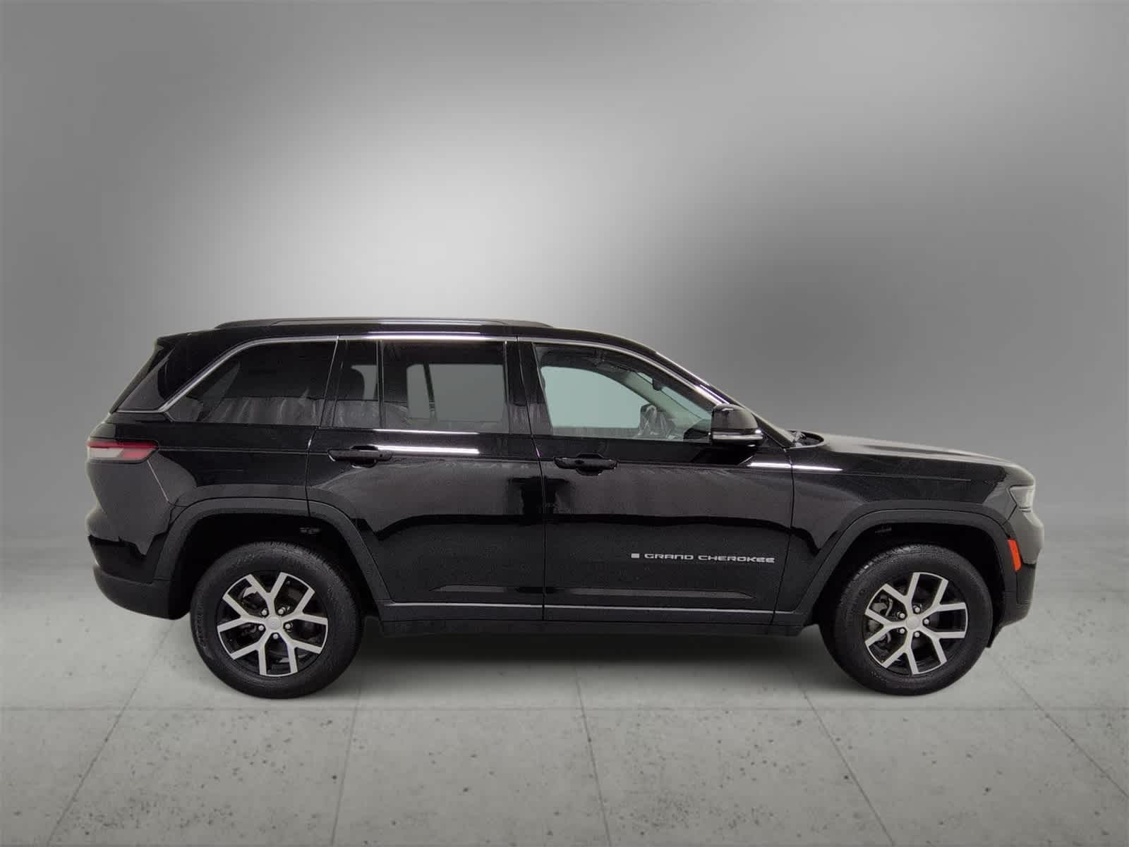 Thumbnail: 2023 Jeep Grand Cherokee - 9