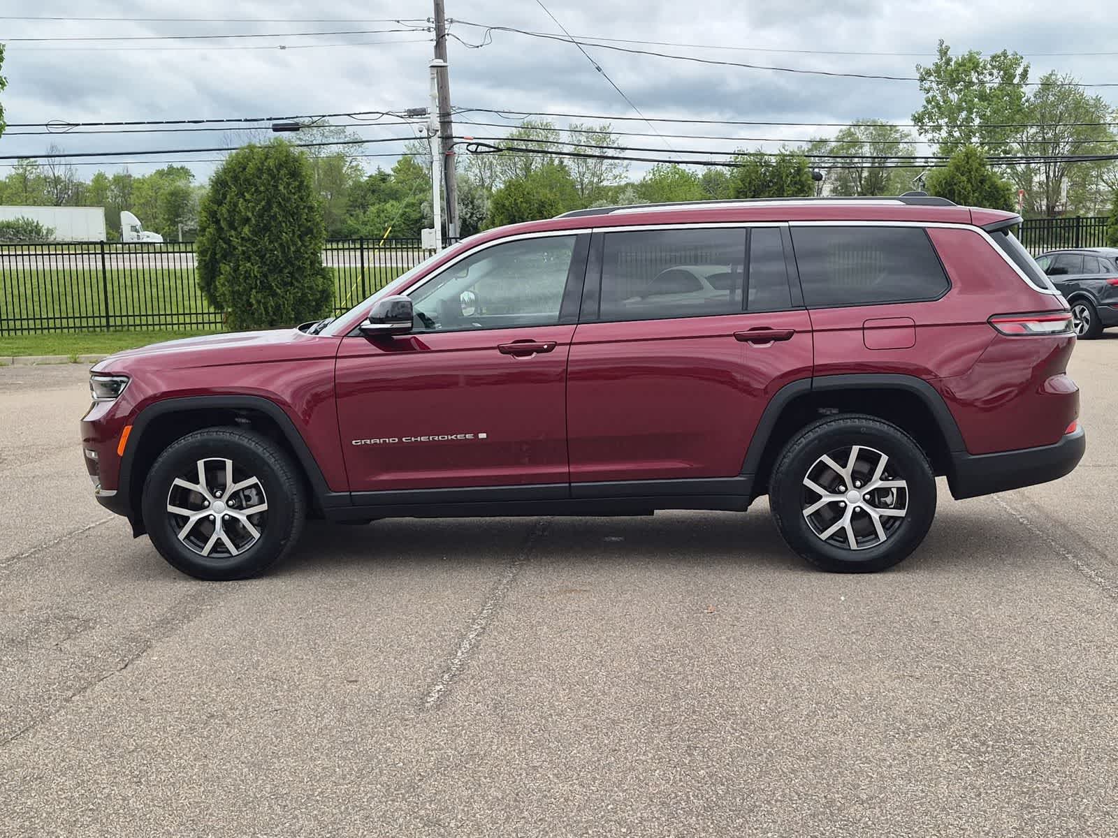 Thumbnail: 2023 Jeep Grand Cherokee L - 11