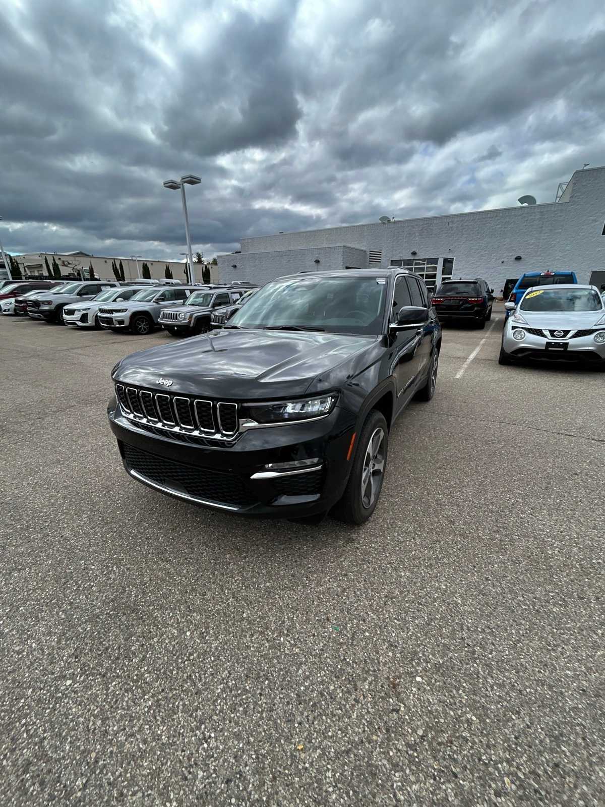 Thumbnail: 2023 Jeep Grand Cherokee - 3