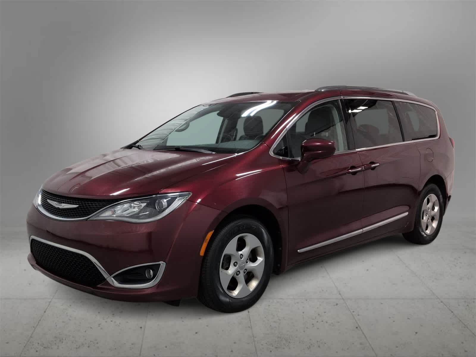 Thumbnail: 2017 Chrysler Pacifica - 4