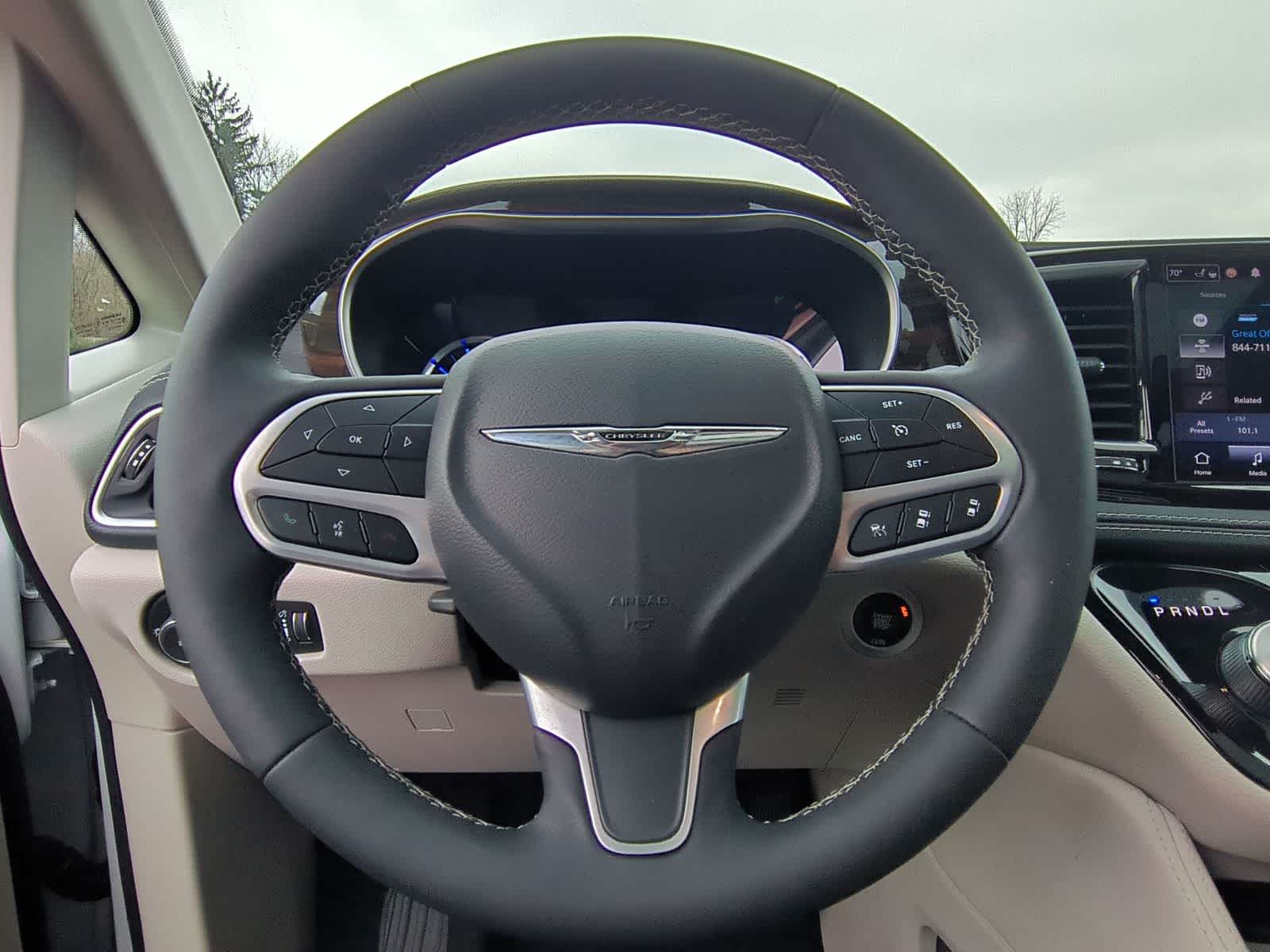 Thumbnail: 2022 Chrysler Pacifica - 25