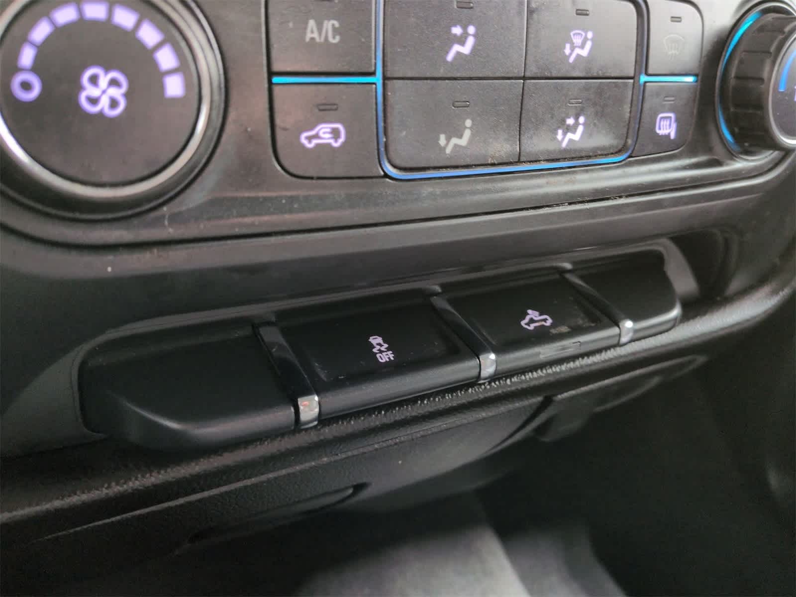 Thumbnail: 2019 Chevrolet Silverado 1500 - 30