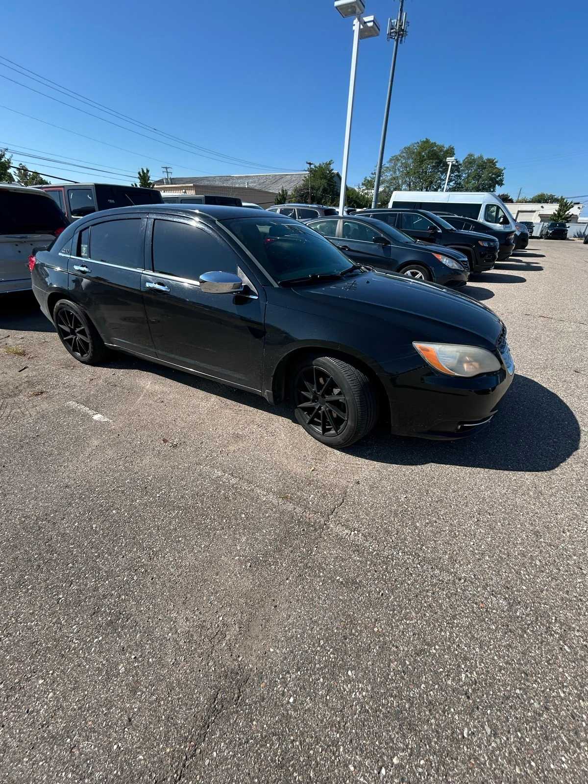 Thumbnail: 2013 Chrysler 200 - 11