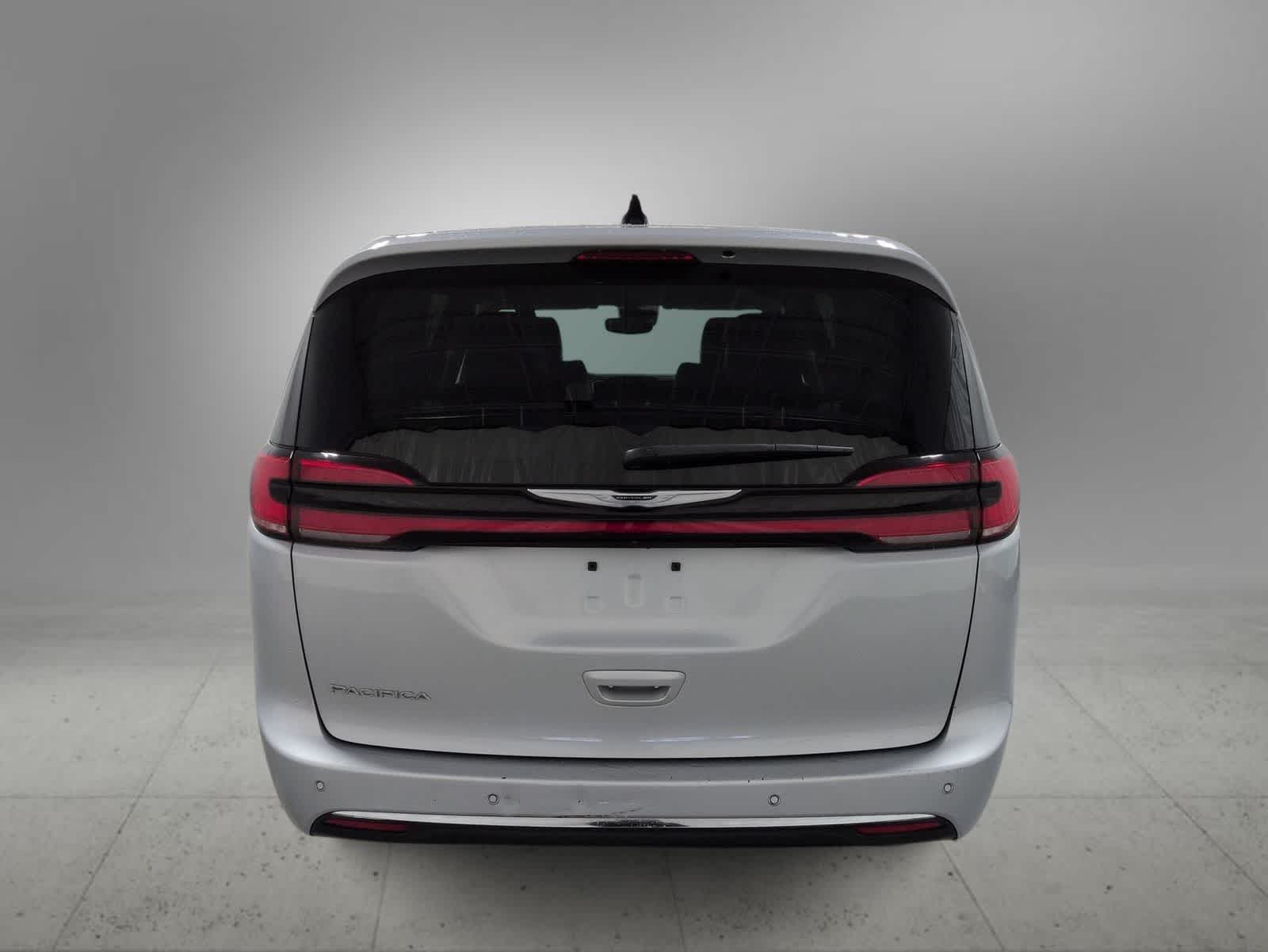 Thumbnail: 2024 Chrysler Pacifica - 7
