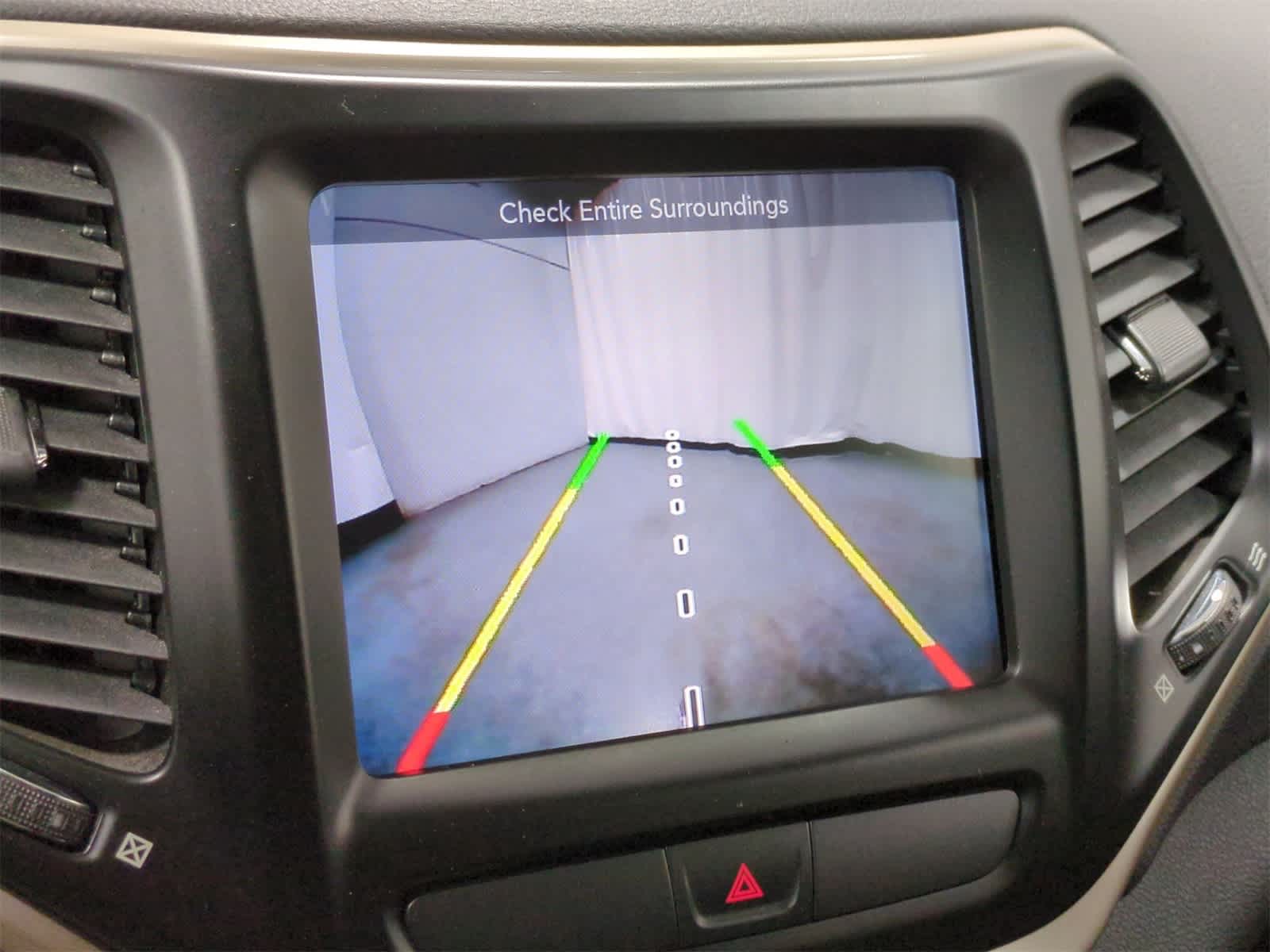 Thumbnail: 2016 Jeep Cherokee - 28