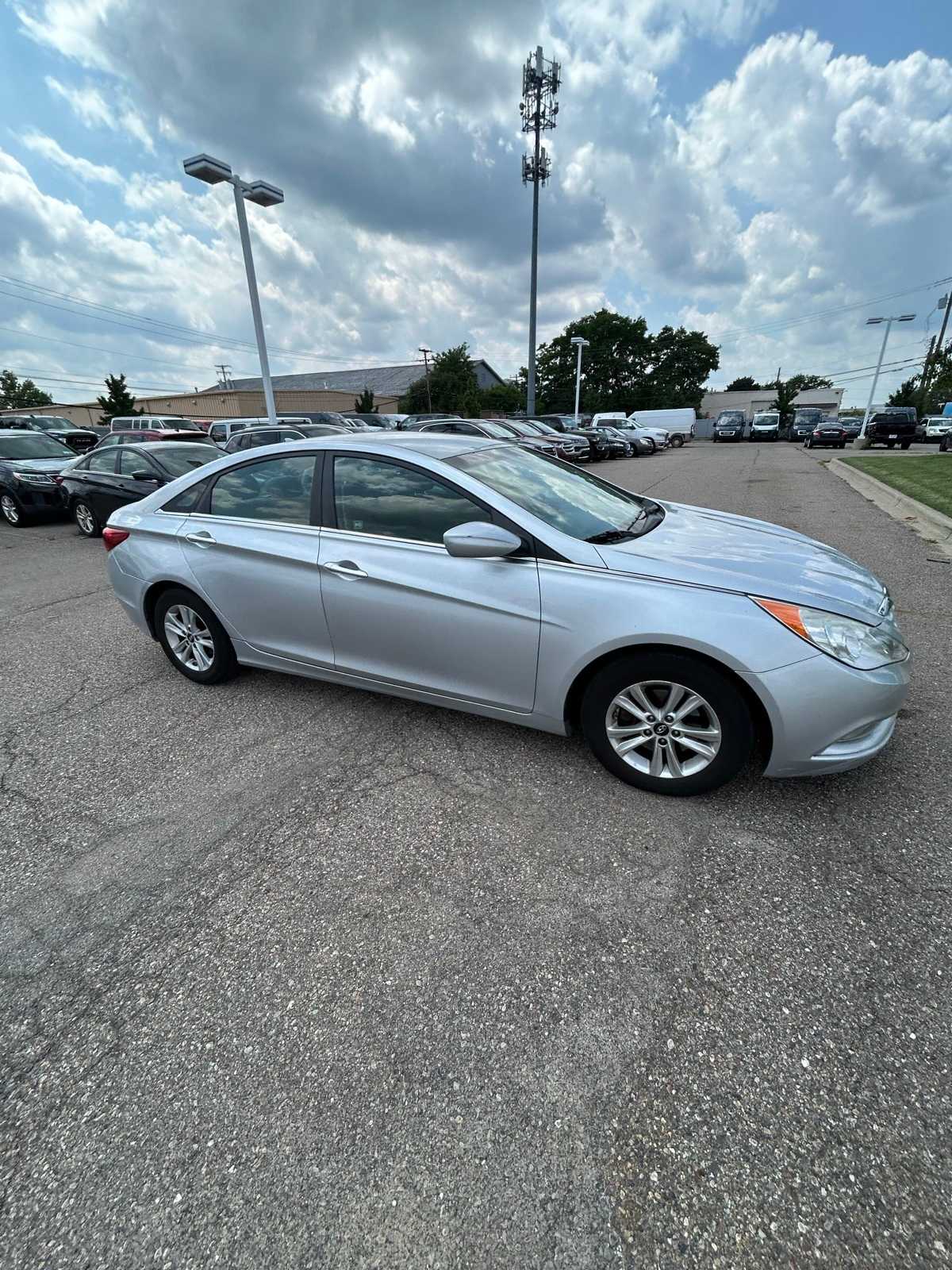 Thumbnail: 2013 Hyundai Sonata - 10