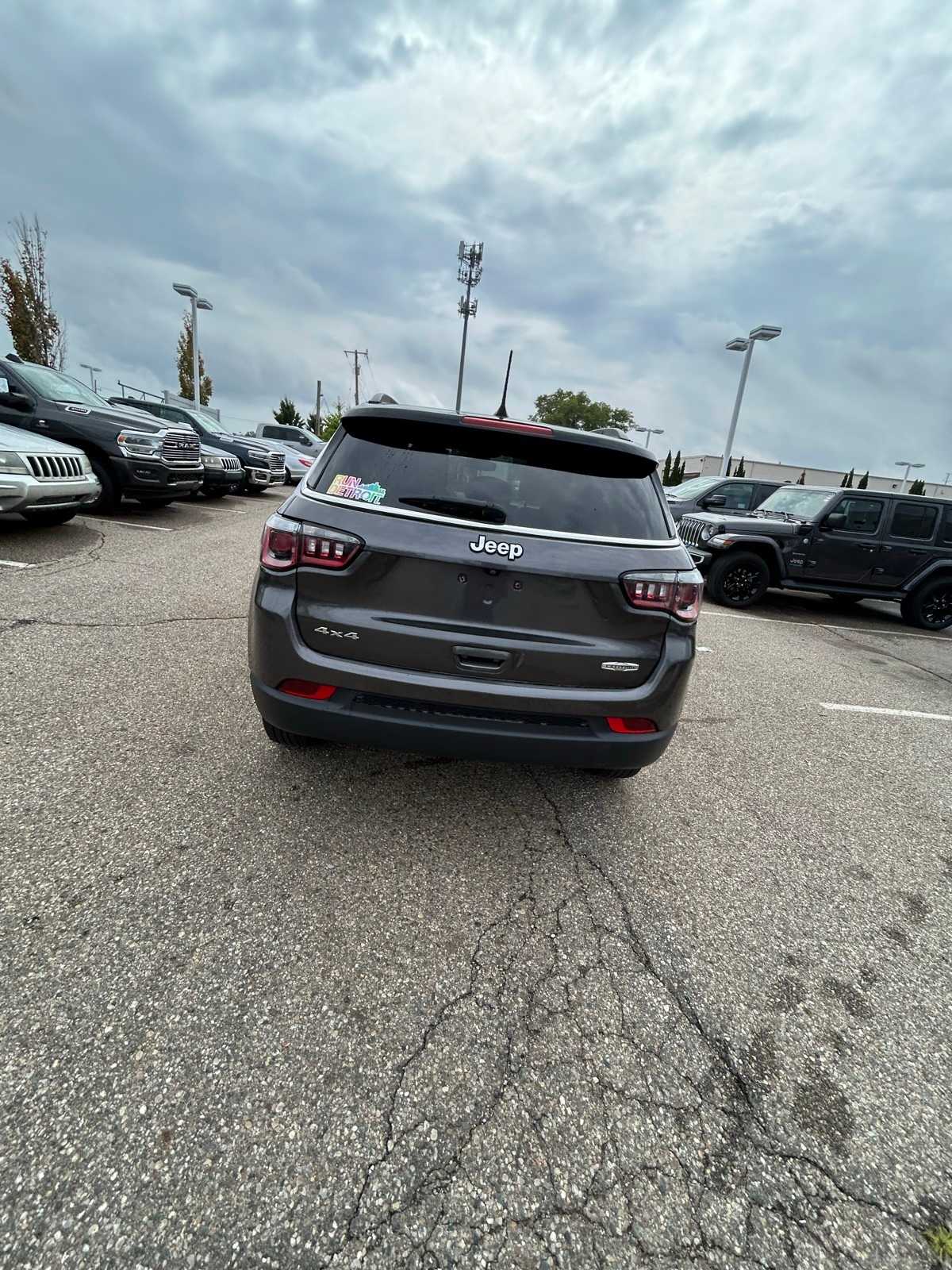 Thumbnail: 2019 Jeep Compass - 17