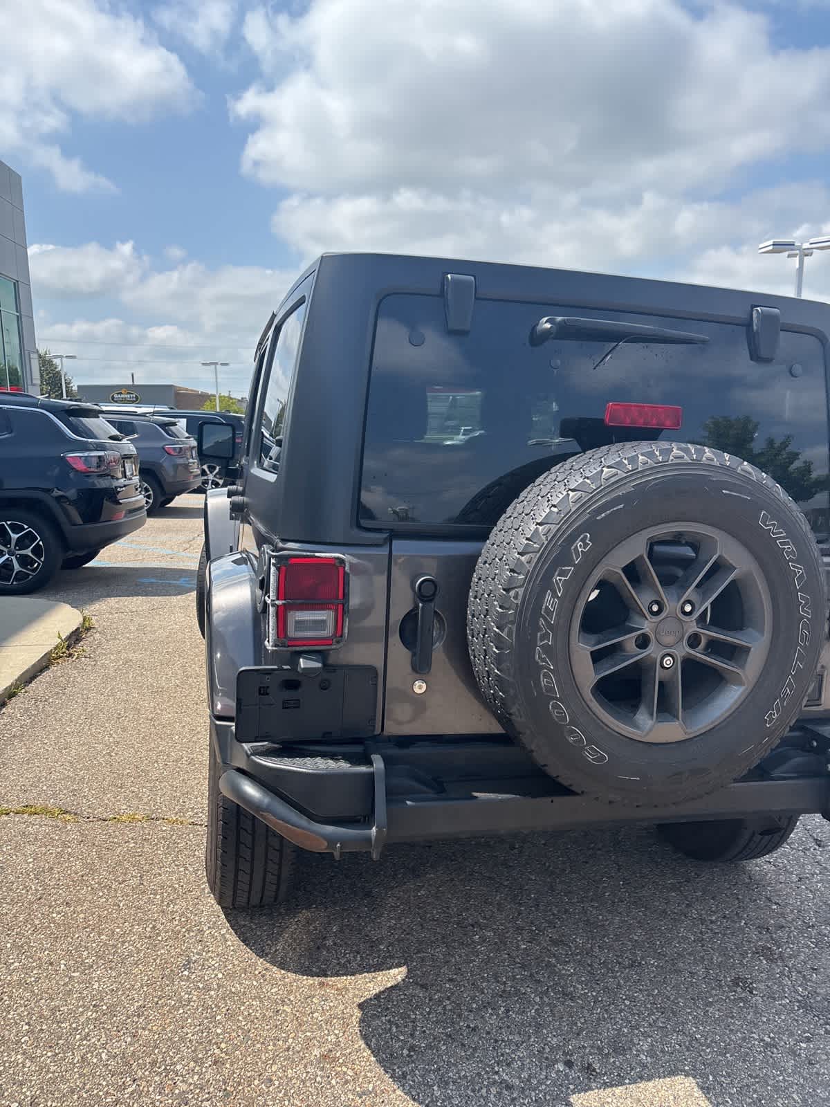 Thumbnail: 2018 Jeep Wrangler - 16