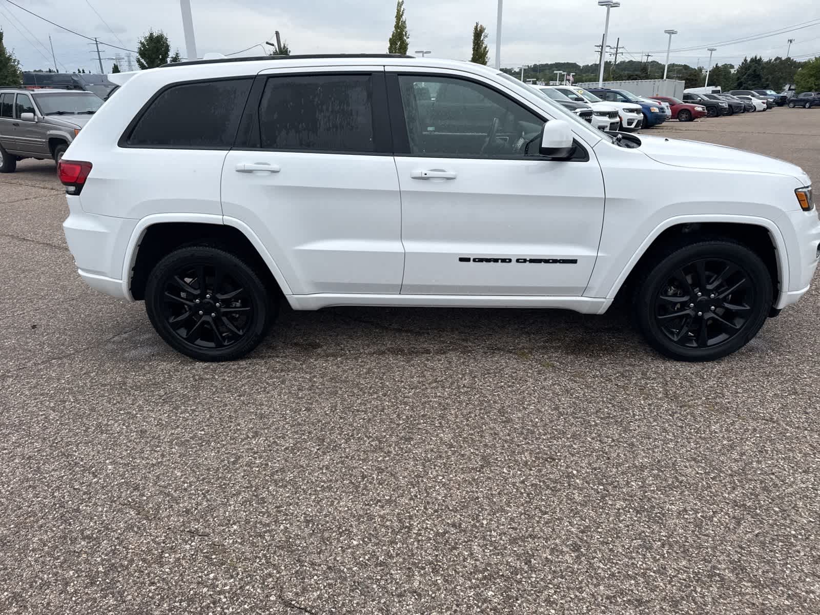Thumbnail: 2022 Jeep Grand Cherokee - 12