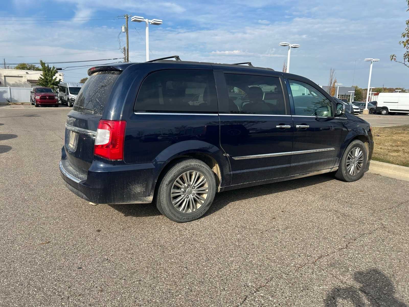 Thumbnail: 2016 Chrysler Town & Country - 15