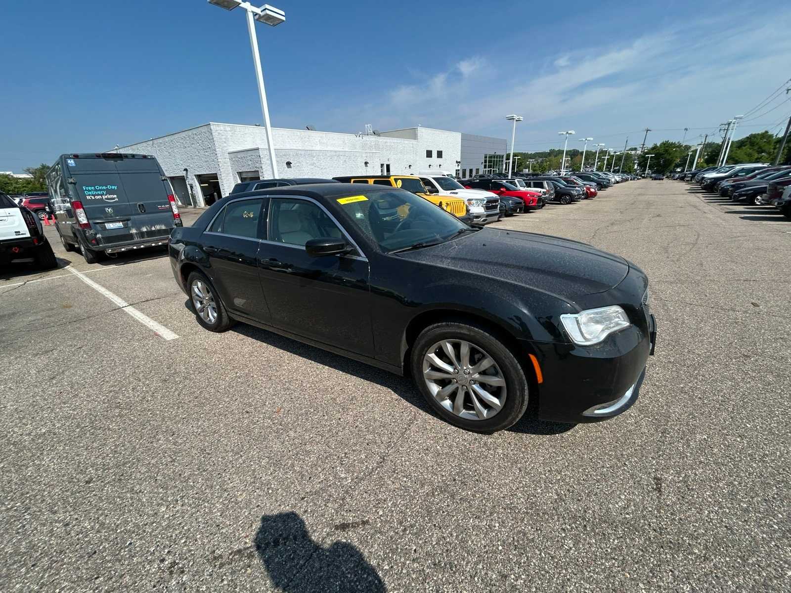 Thumbnail: 2023 Chrysler 300 - 11