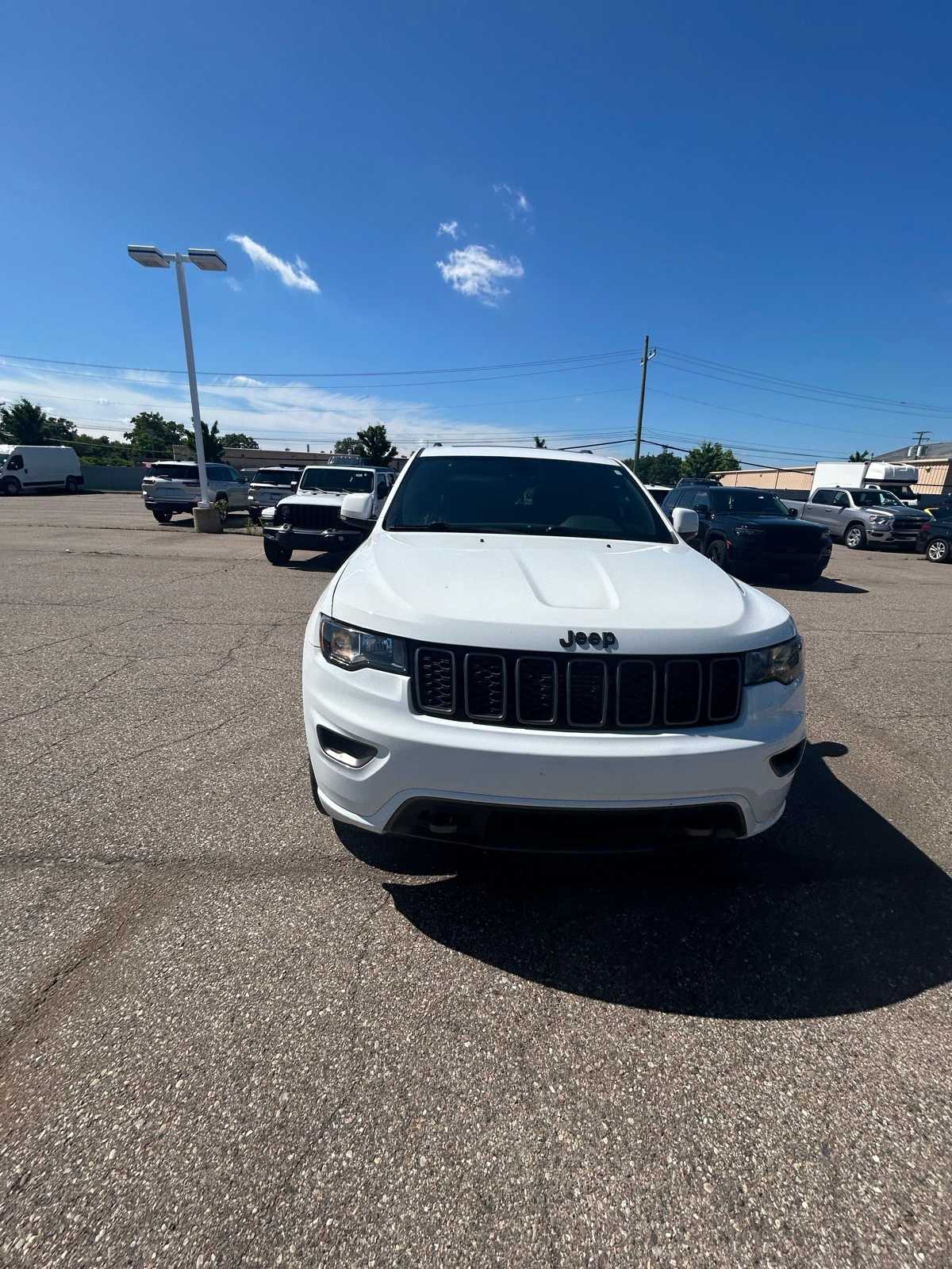 Thumbnail: 2017 Jeep Grand Cherokee - 7