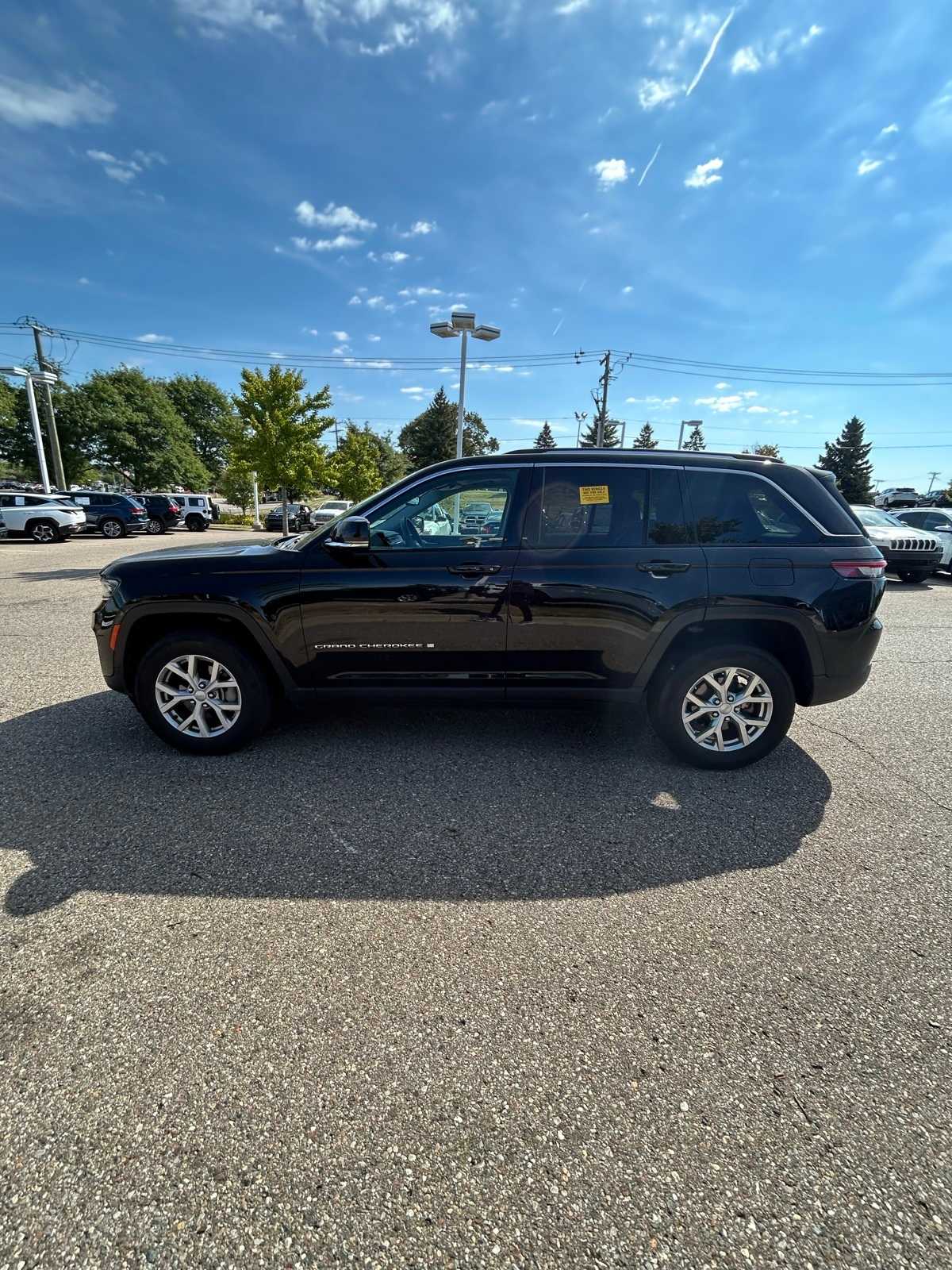 Thumbnail: 2022 Jeep Grand Cherokee - 25