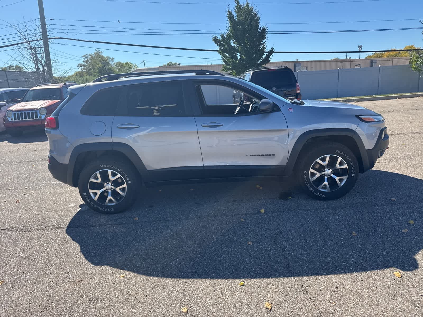 Thumbnail: 2018 Jeep Cherokee - 14