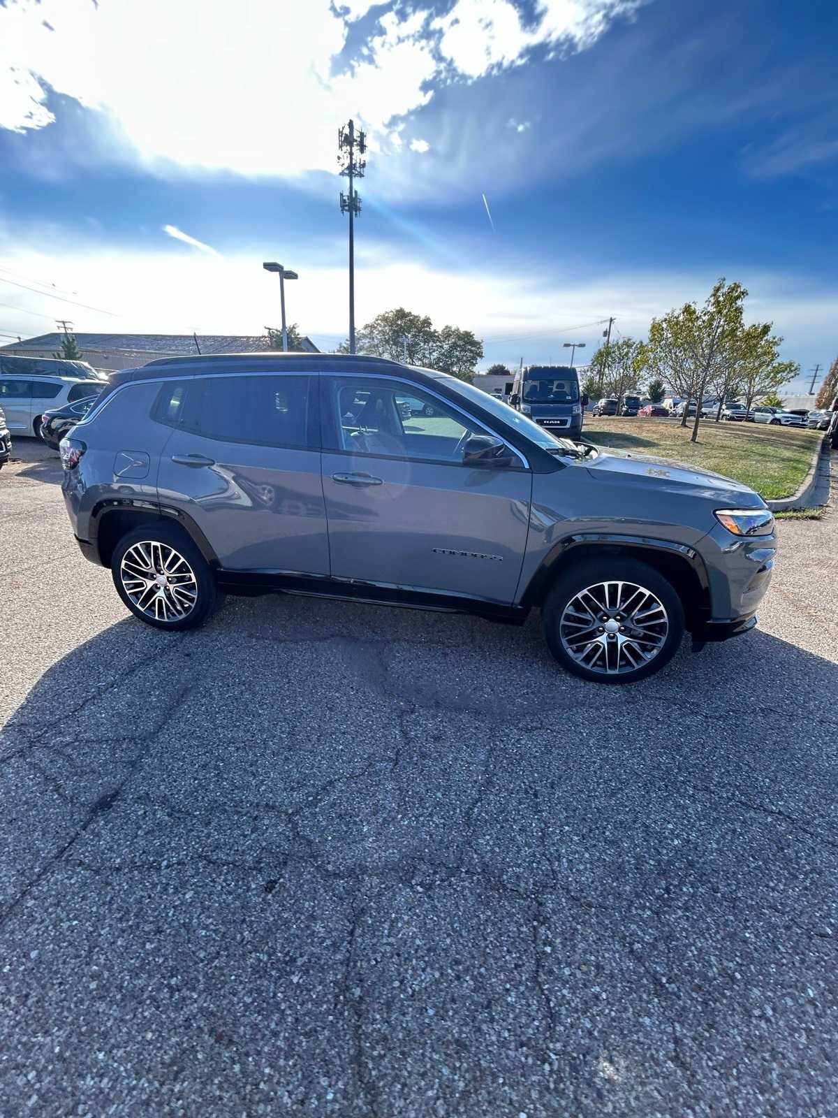 Thumbnail: 2022 Jeep Compass - 13