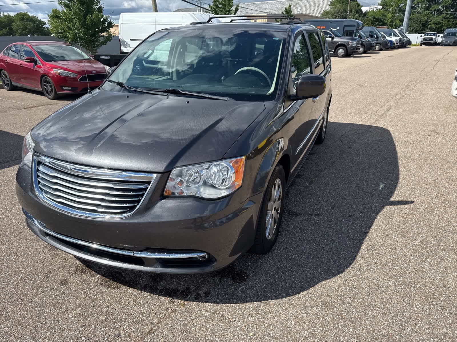 Thumbnail: 2015 Chrysler Town & Country - 2