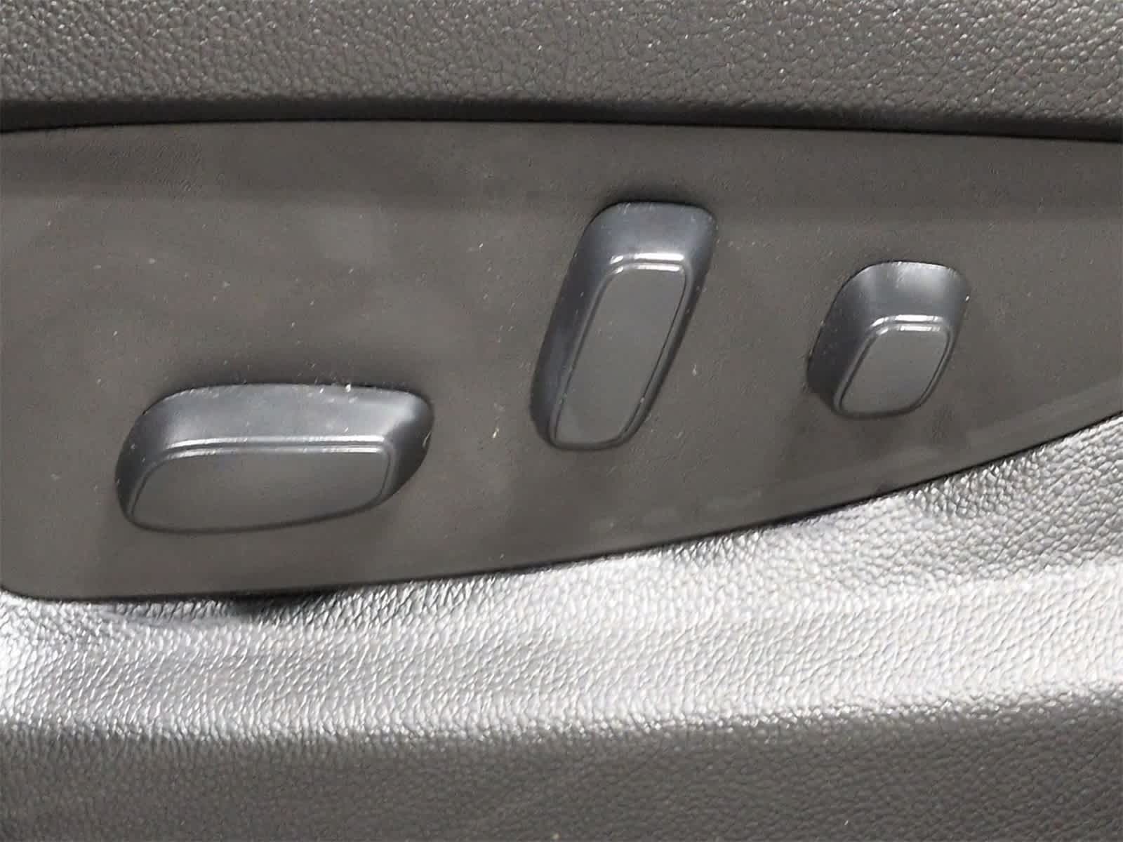 Thumbnail: 2020 Chevrolet Tahoe - 18