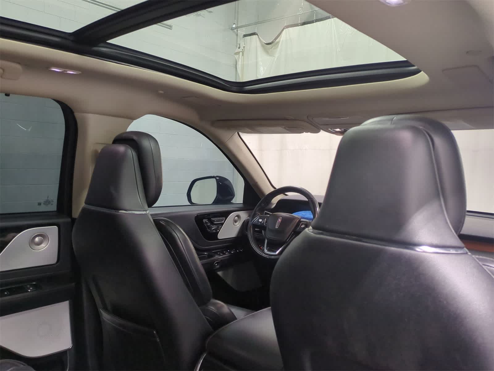 Thumbnail: 2020 Lincoln Aviator - 23