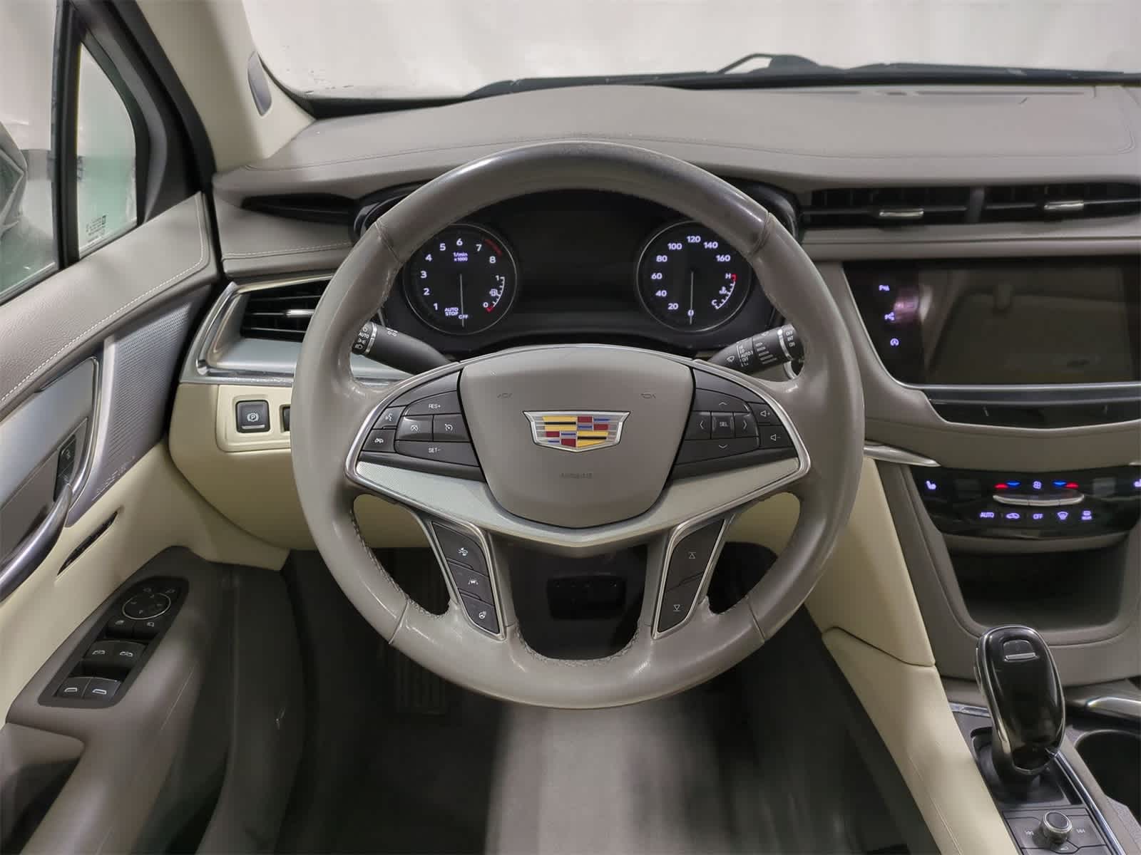 Thumbnail: 2021 Cadillac XT5 - 25