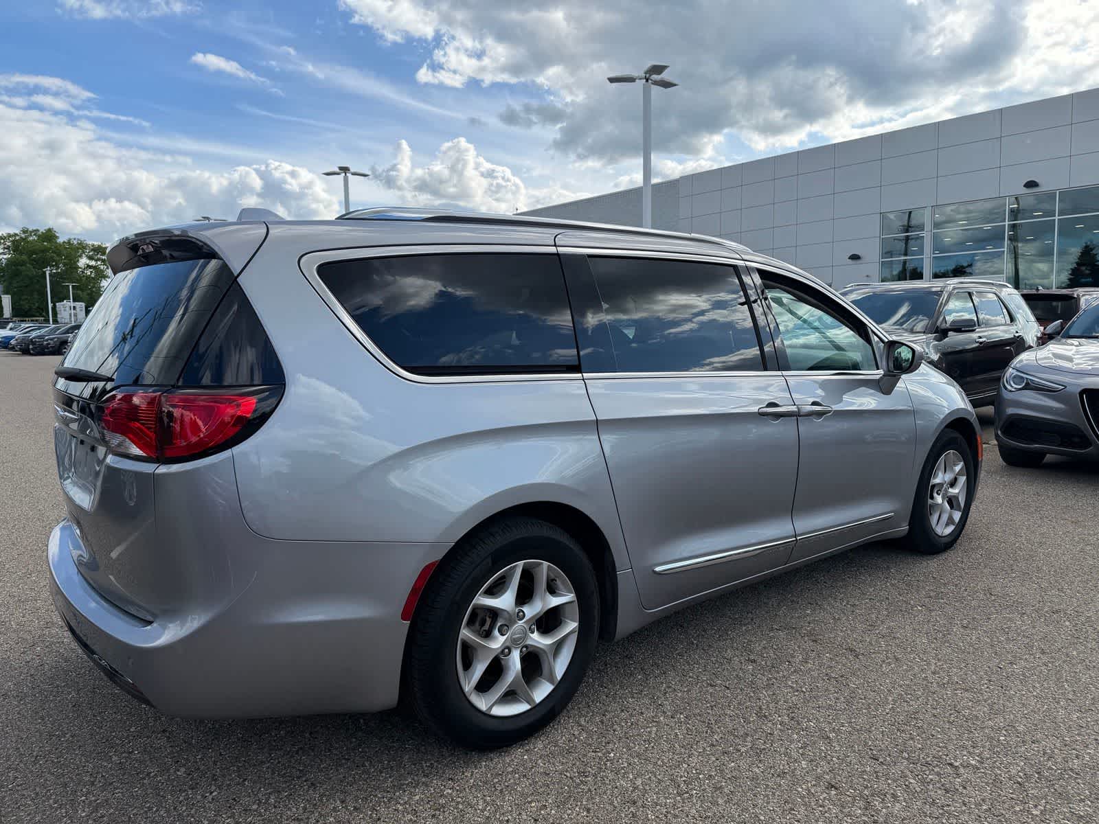 Thumbnail: 2018 Chrysler Pacifica - 15