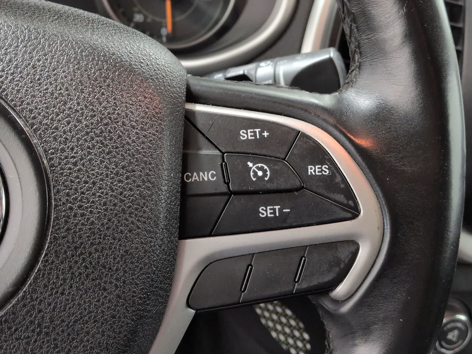 Thumbnail: 2017 Jeep Cherokee - 25