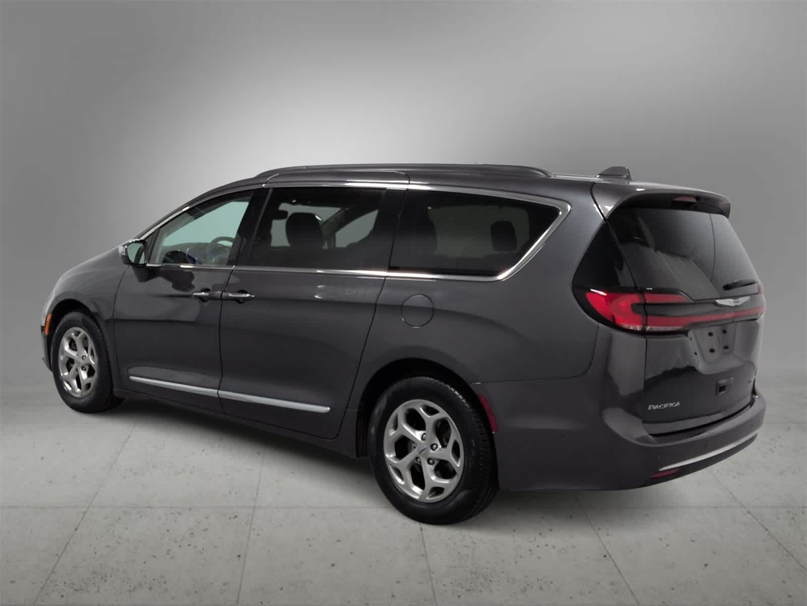 Thumbnail: 2022 Chrysler Pacifica - 6