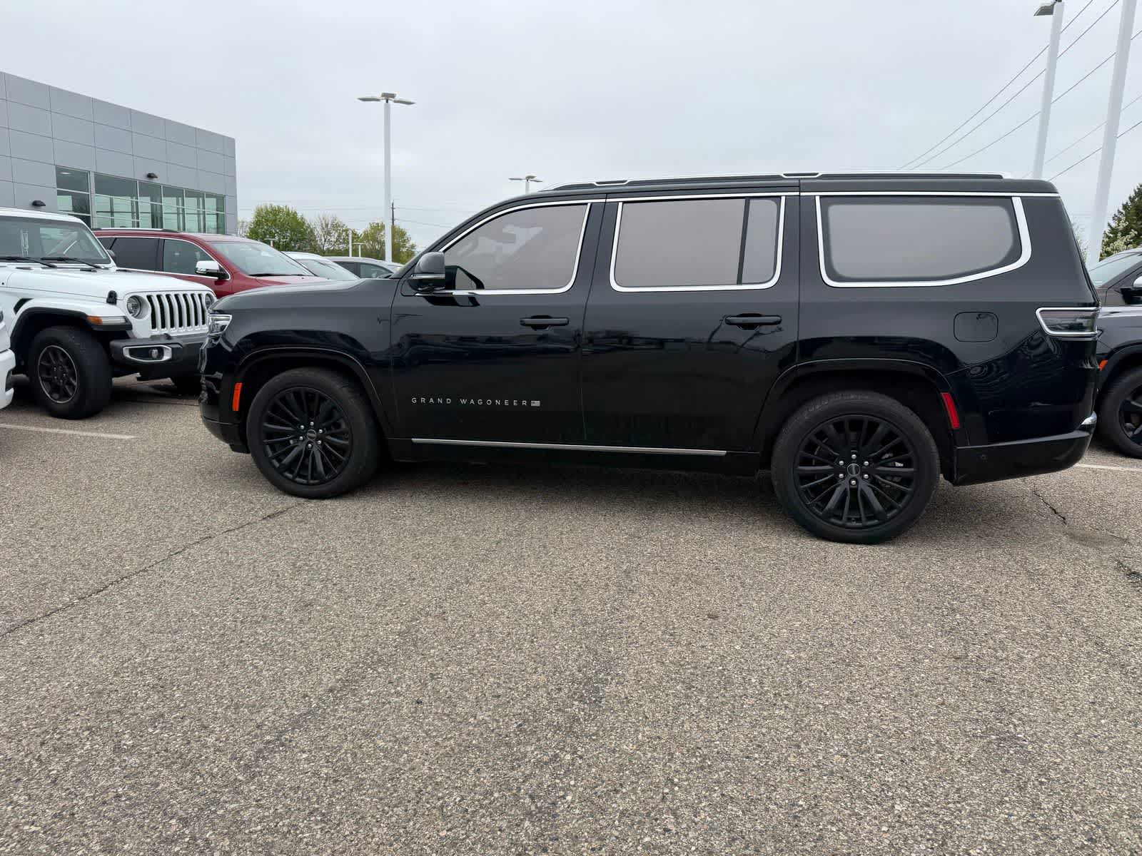 Thumbnail: 2022 Jeep Grand Wagoneer - 28