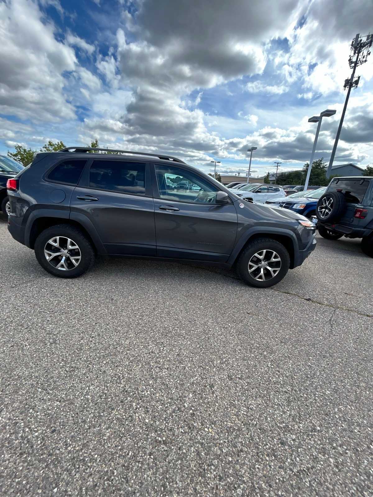 Thumbnail: 2015 Jeep Cherokee - 13
