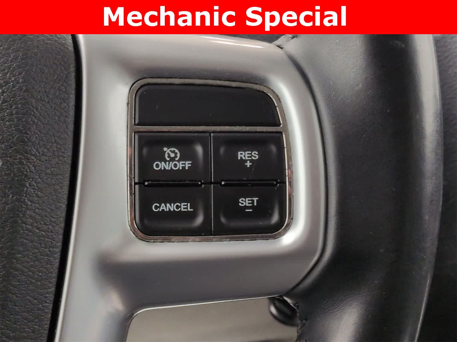 Thumbnail: 2012 Chrysler Town & Country - 25