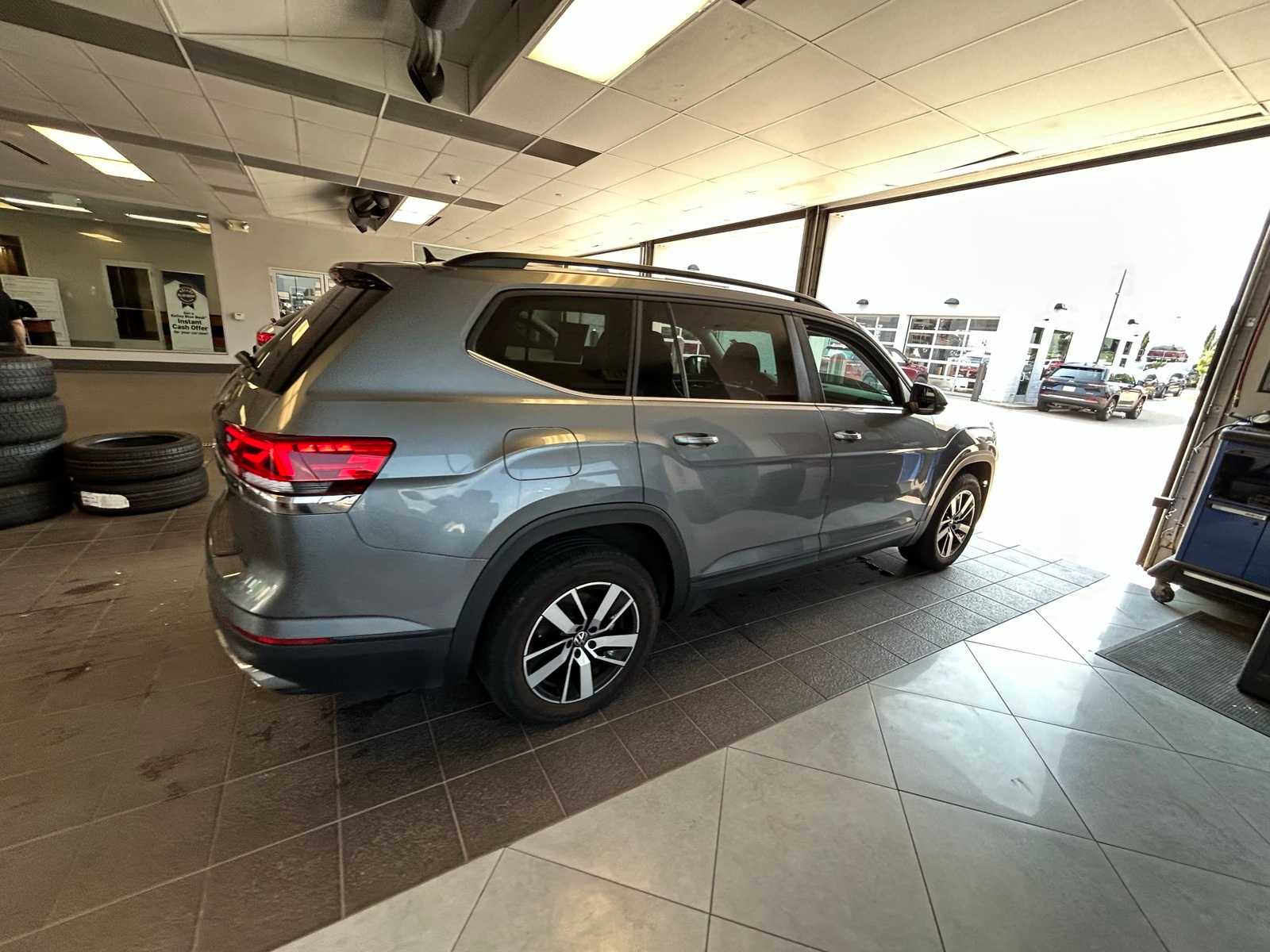 Thumbnail: 2022 Volkswagen Atlas - 11