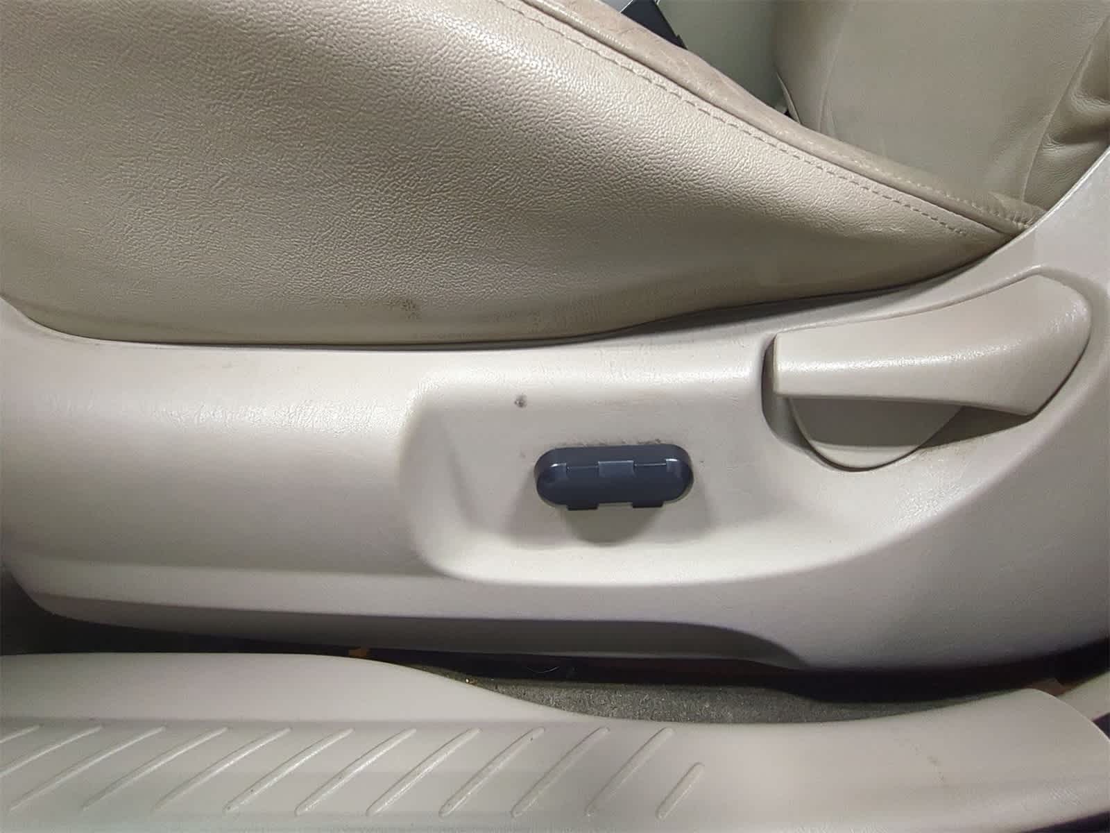 Thumbnail: 2008 Ford Escape - 18