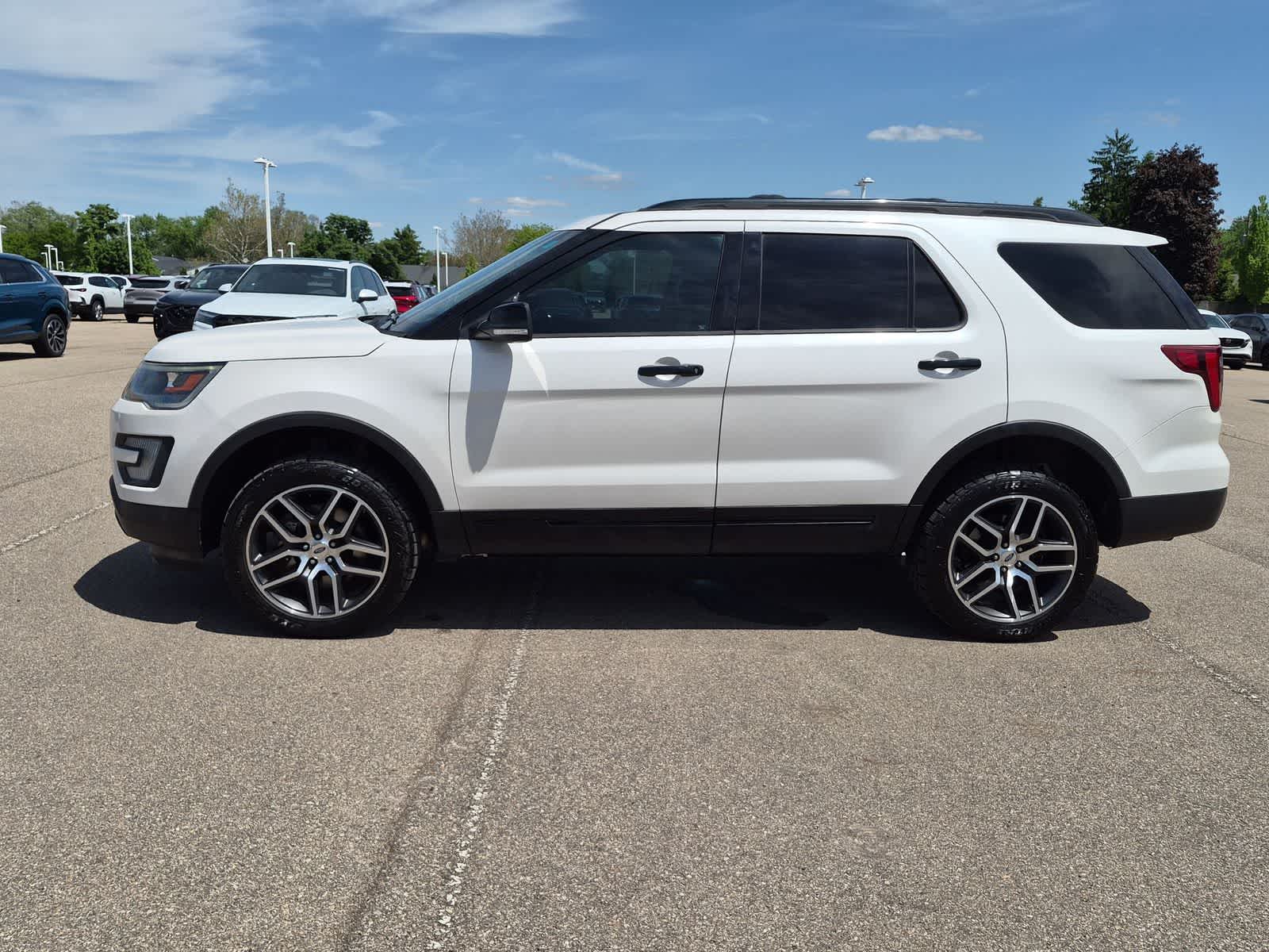 Thumbnail: 2016 Ford Explorer - 11