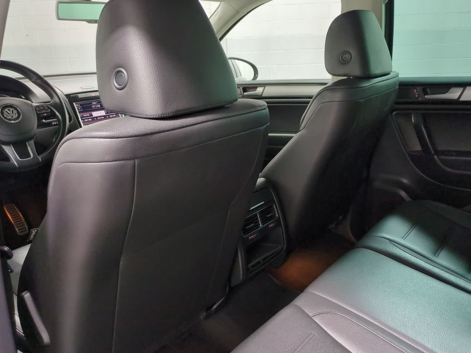 Thumbnail: 2014 Volkswagen Touareg - 19