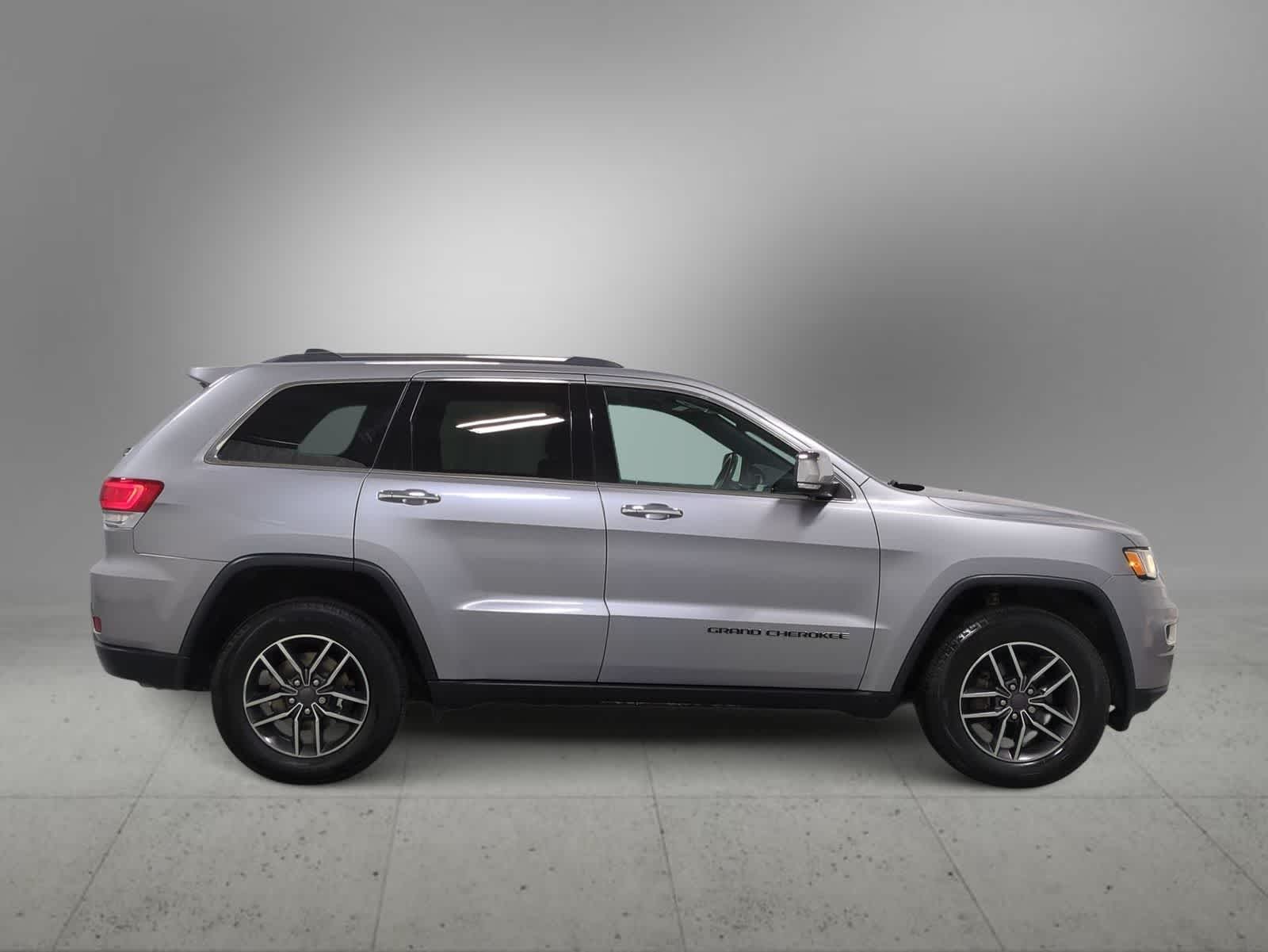 Thumbnail: 2019 Jeep Grand Cherokee - 9